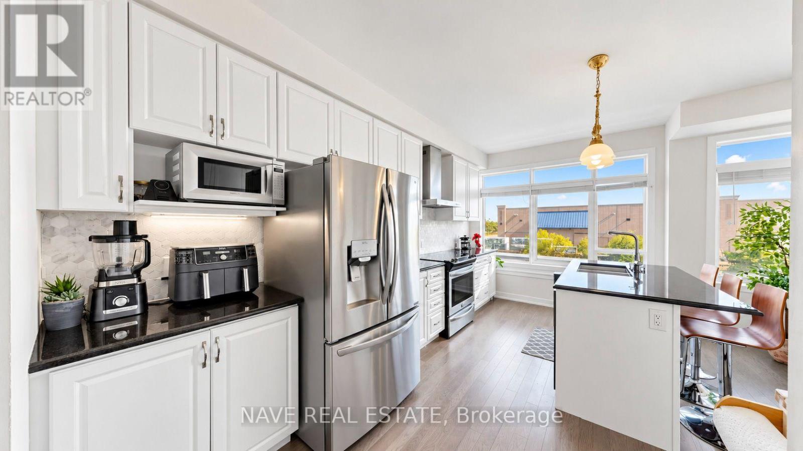 80 Troon Avenue Property Photo 6