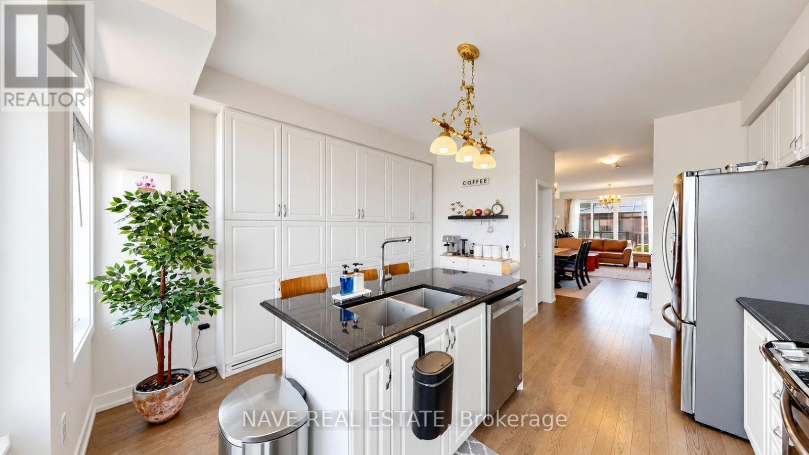 80 Troon Avenue Property Photo 7