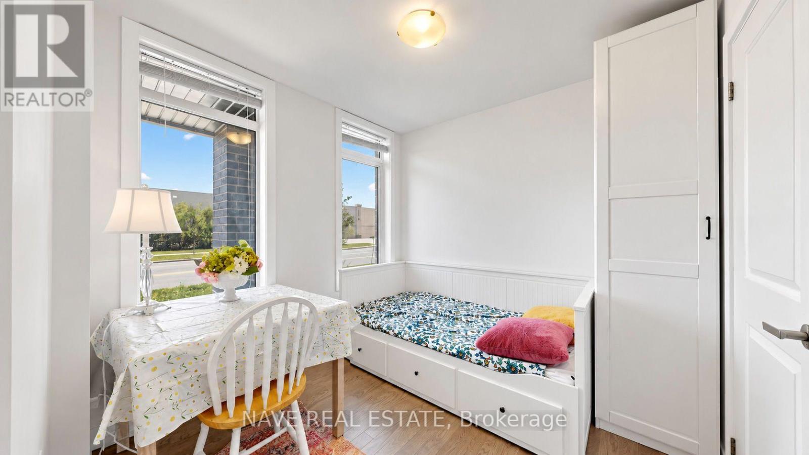 80 Troon Avenue Property Photo 16