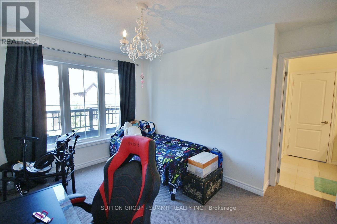 174 Stevenson Crescent Property Photo 24