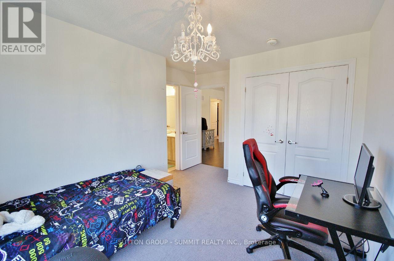 174 Stevenson Crescent Property Photo 25