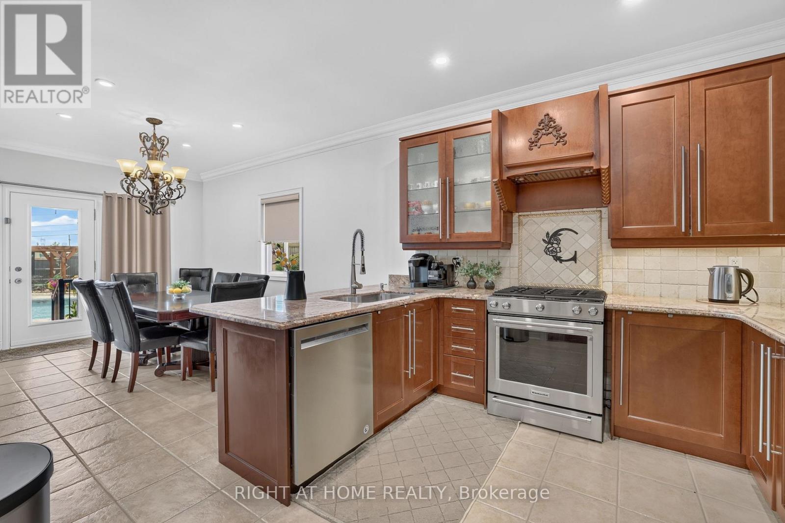 66 Sanremo Court Property Photo 8
