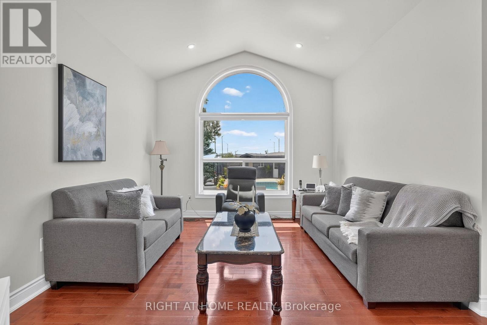 66 Sanremo Court Property Photo 12