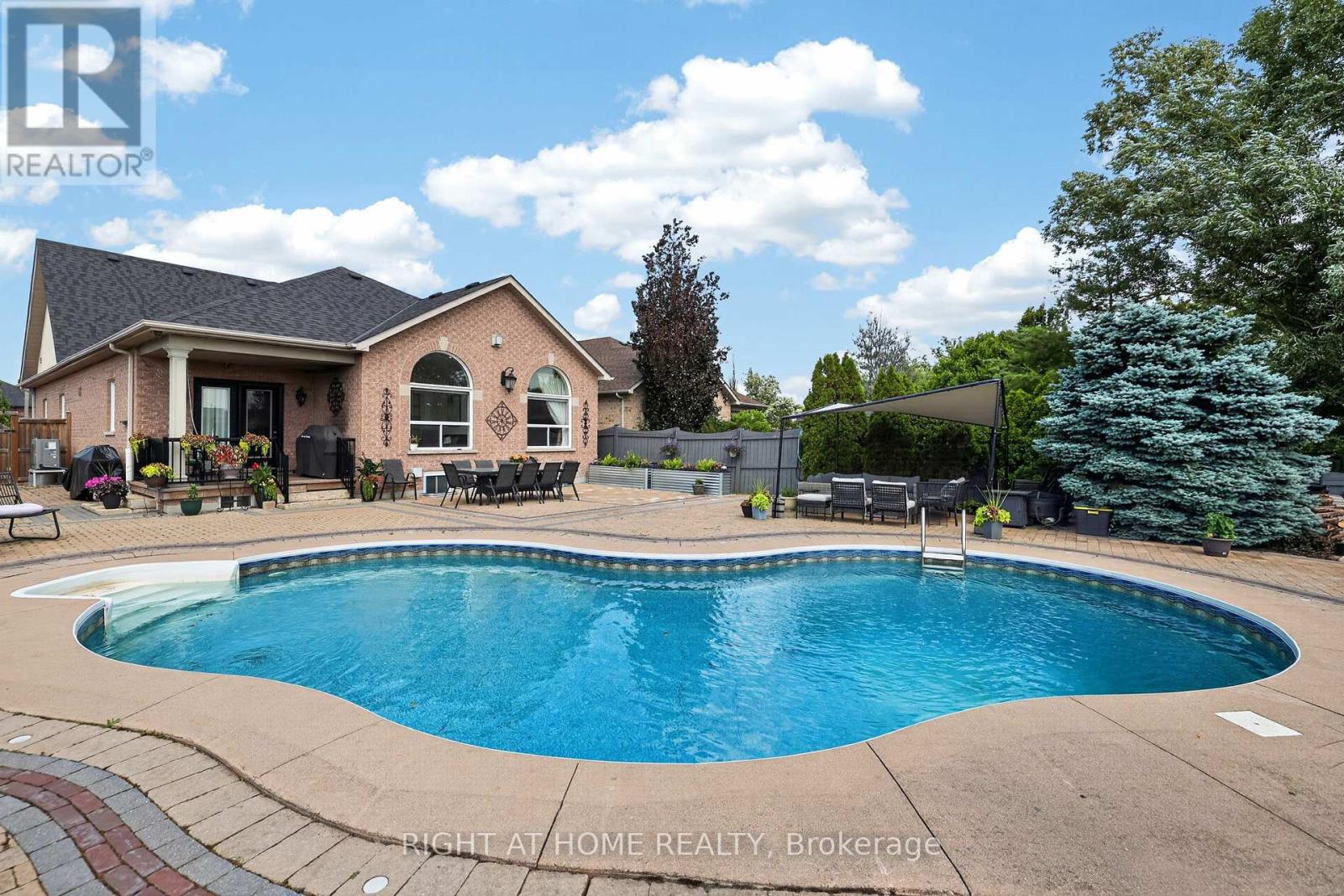 66 Sanremo Court Property Photo 40