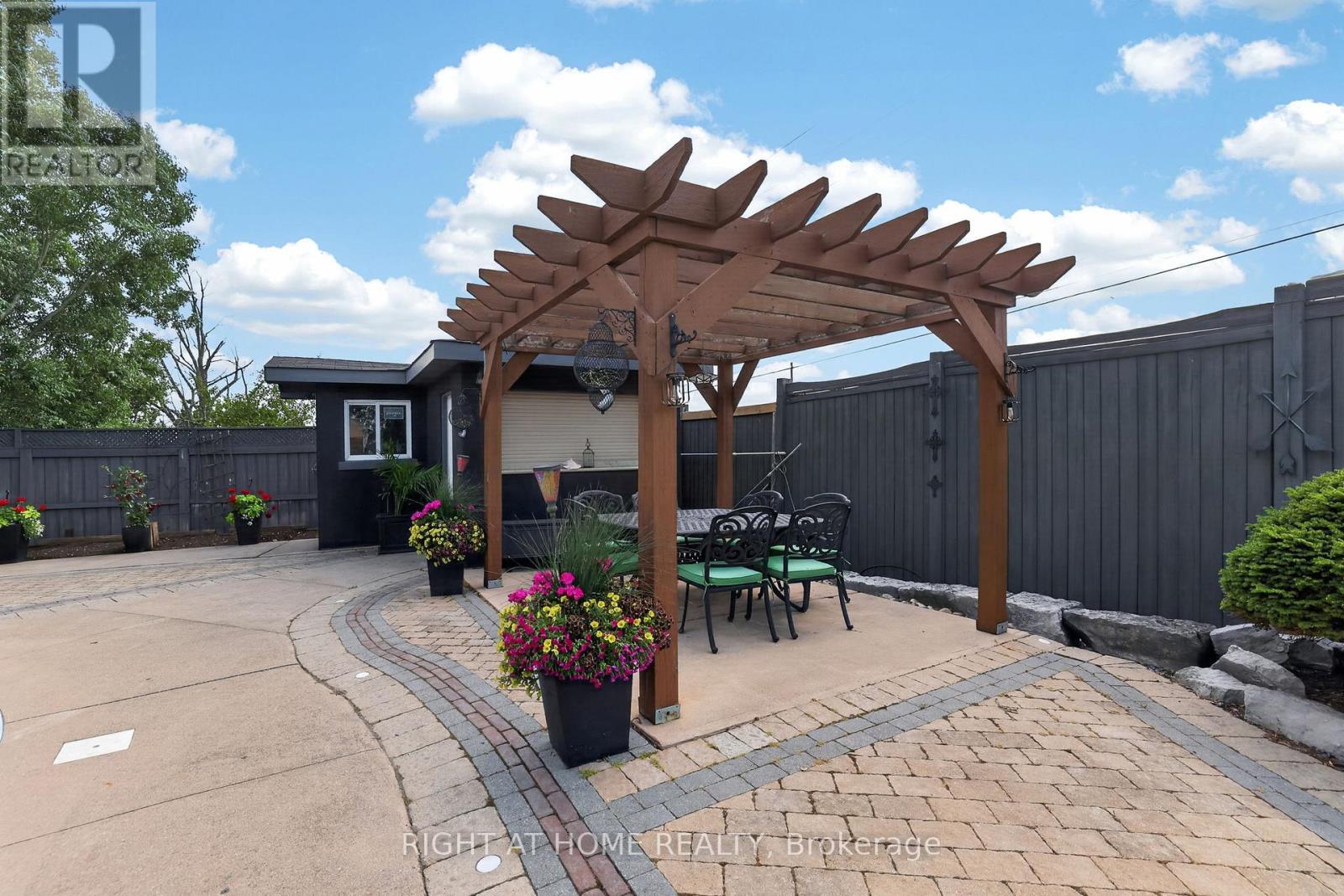 66 Sanremo Court Property Photo 41