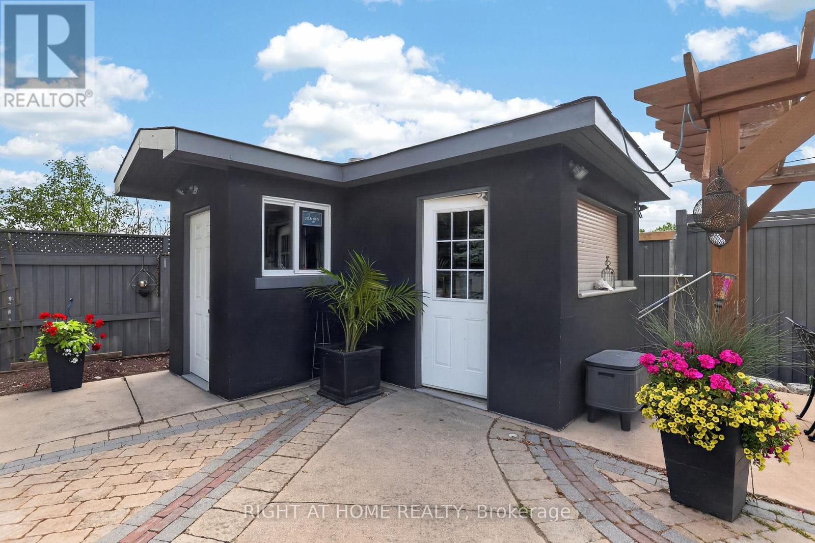 66 Sanremo Court Property Photo 43