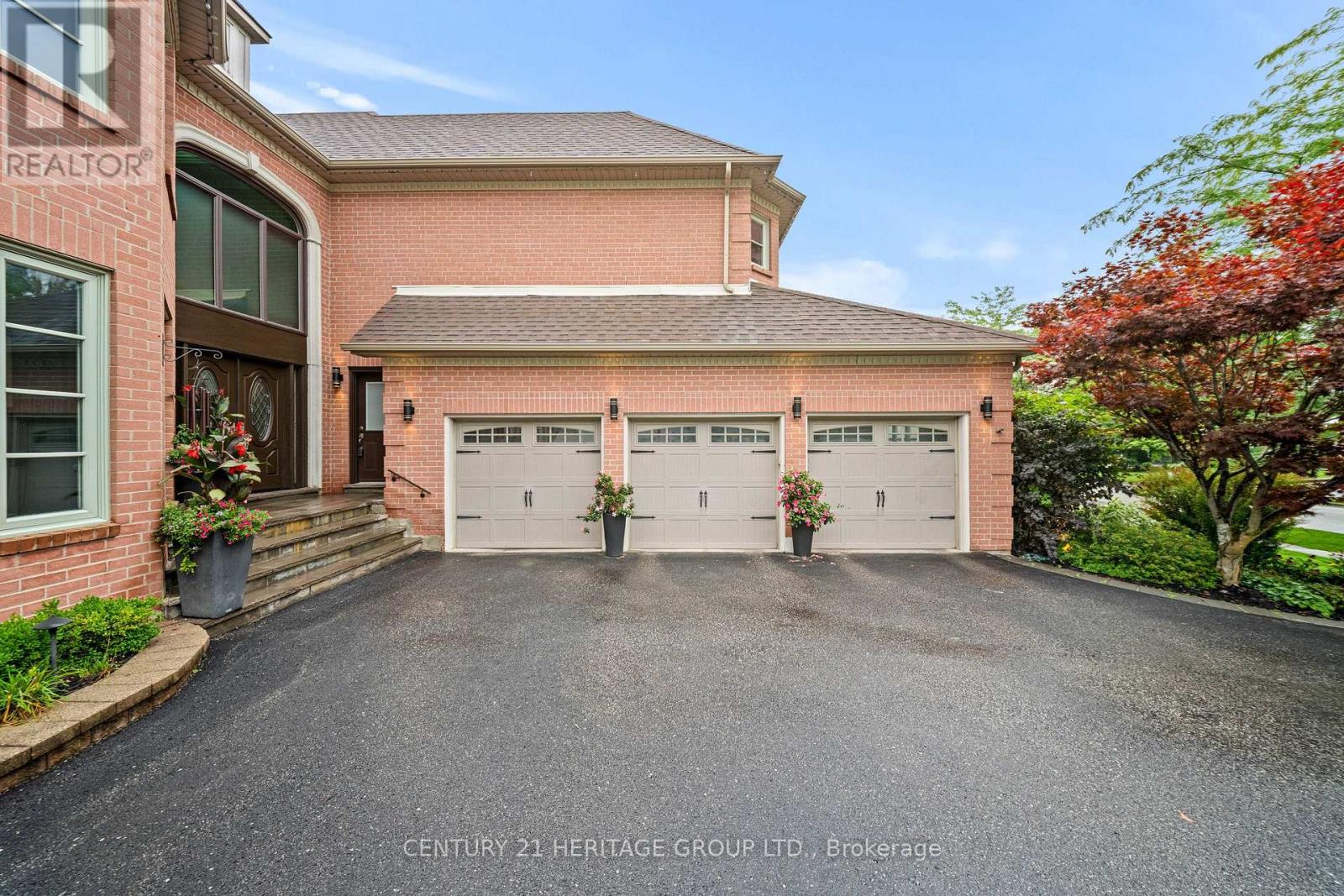 48 Carlyle Crescent Property Photo 3