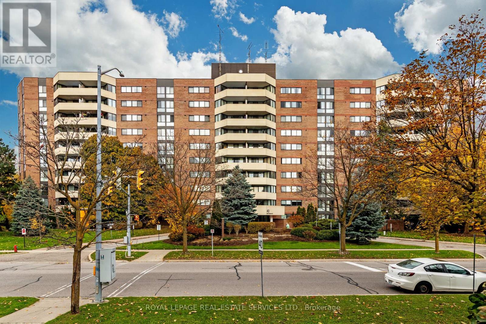 313 - 40 BAIF BOULEVARD Property Photo 1