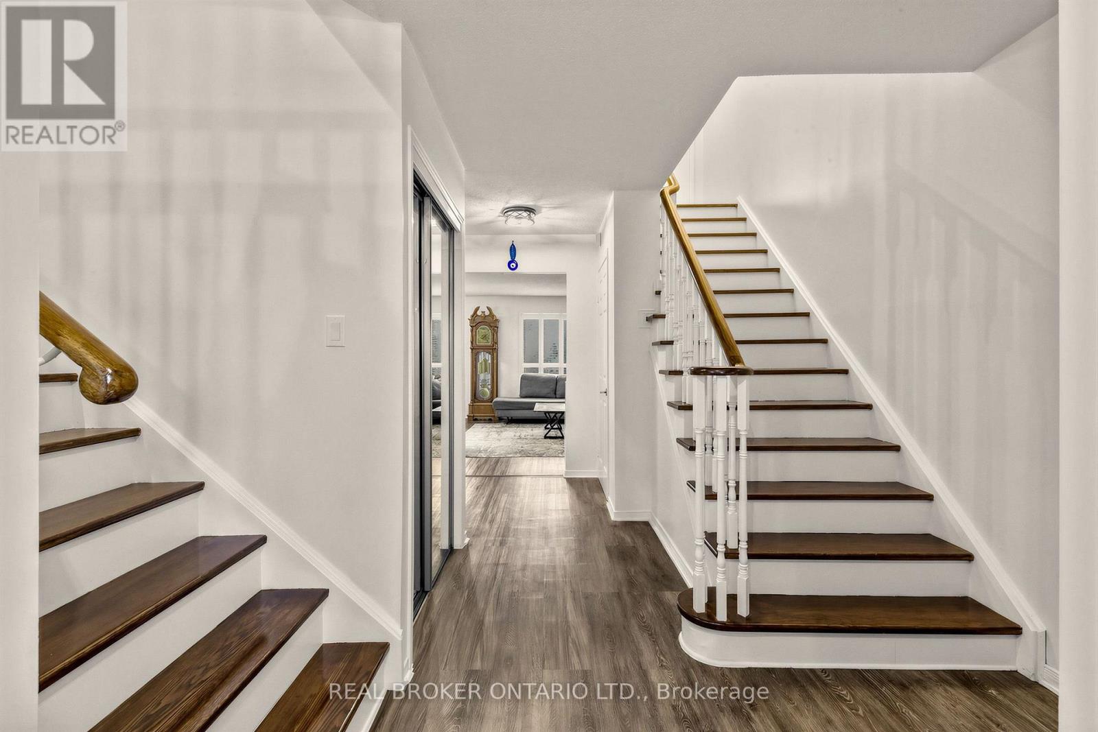 26 White Boulevard Property Photo 4