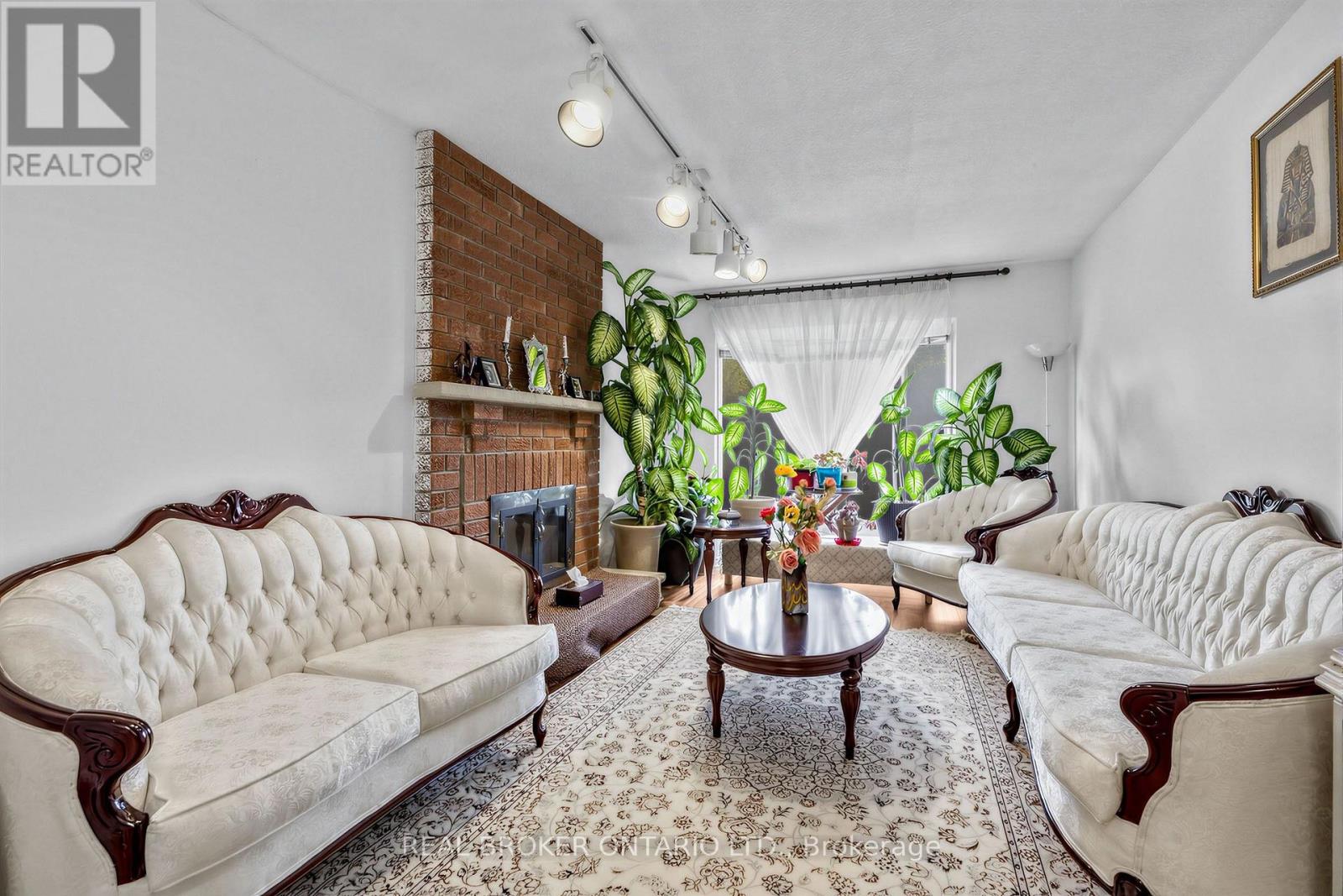 26 White Boulevard Property Photo 6