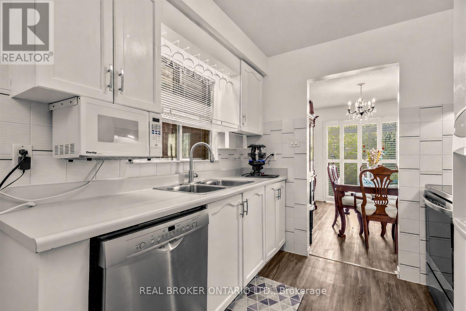 26 White Boulevard Property Photo 13