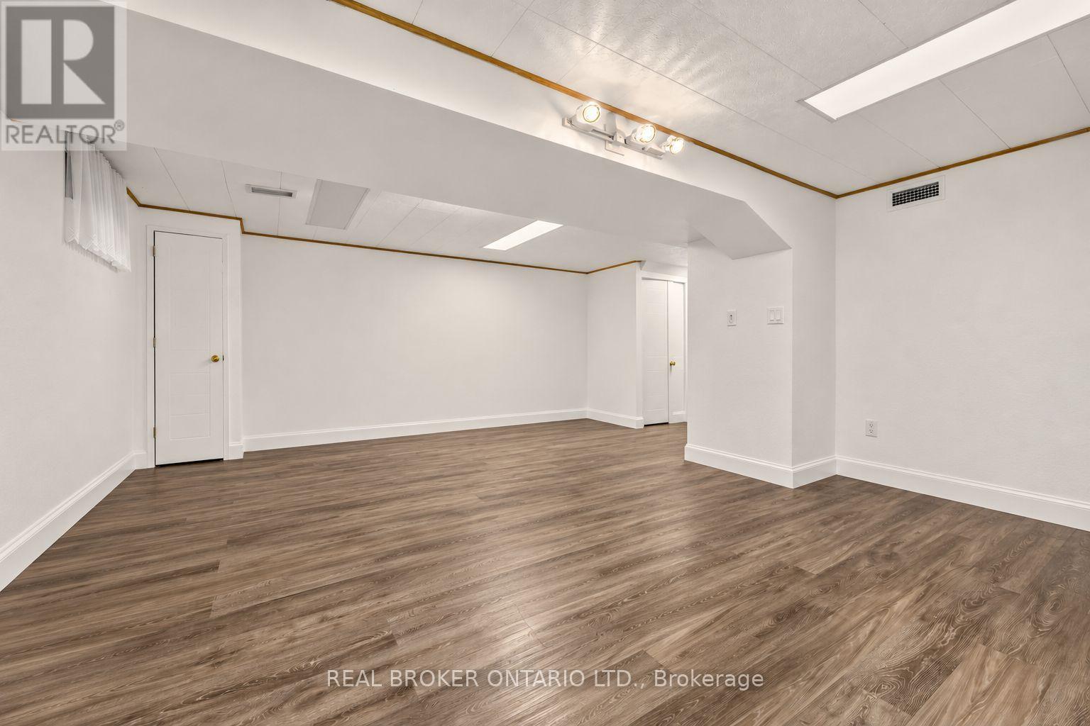 26 White Boulevard Property Photo 30