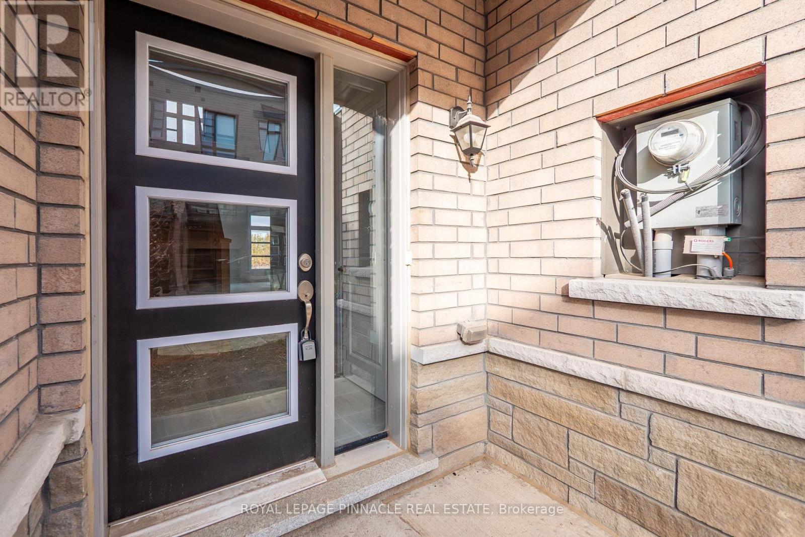 69 Inverary Crescent Property Photo 3