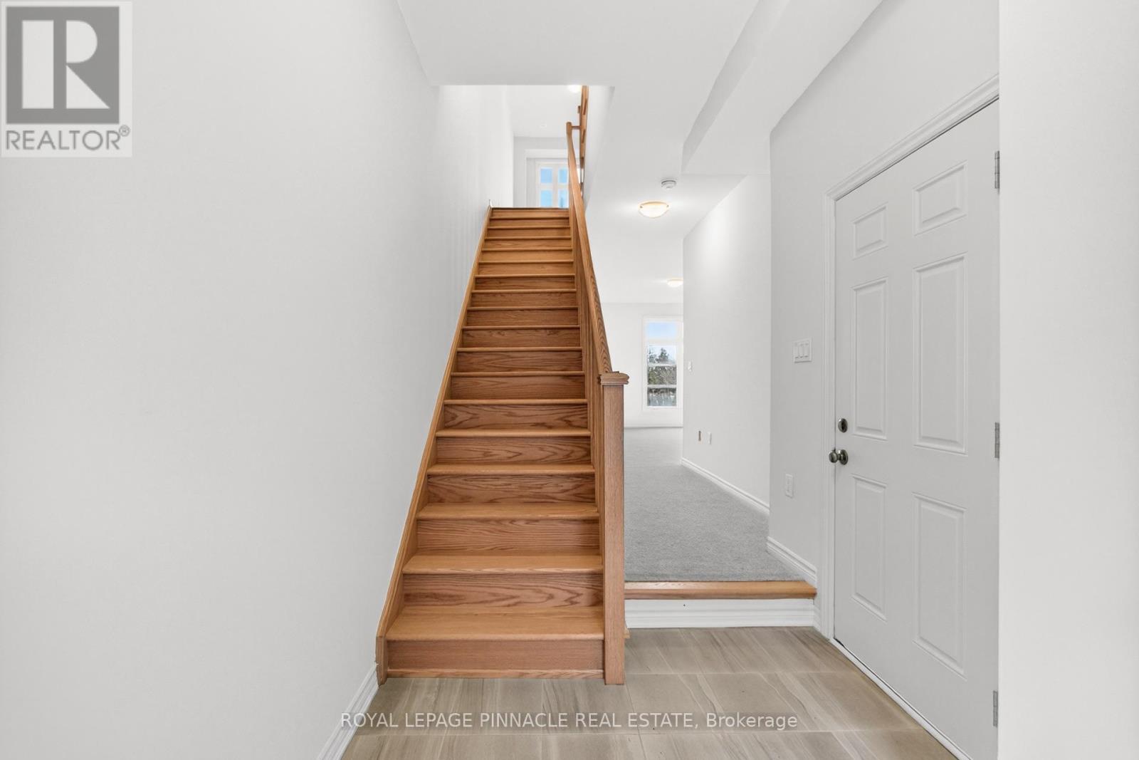 69 Inverary Crescent Property Photo 5