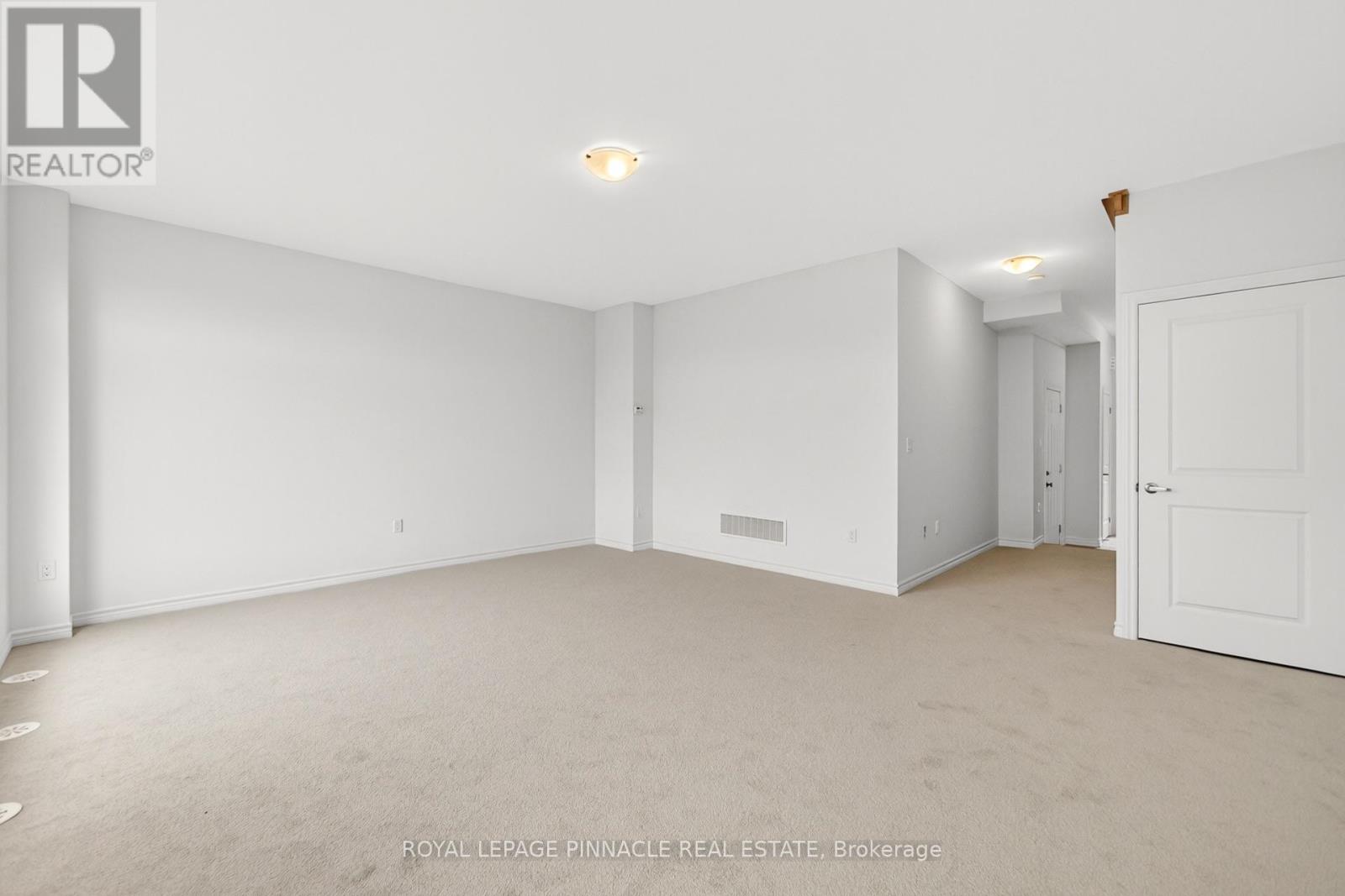 69 Inverary Crescent Property Photo 7