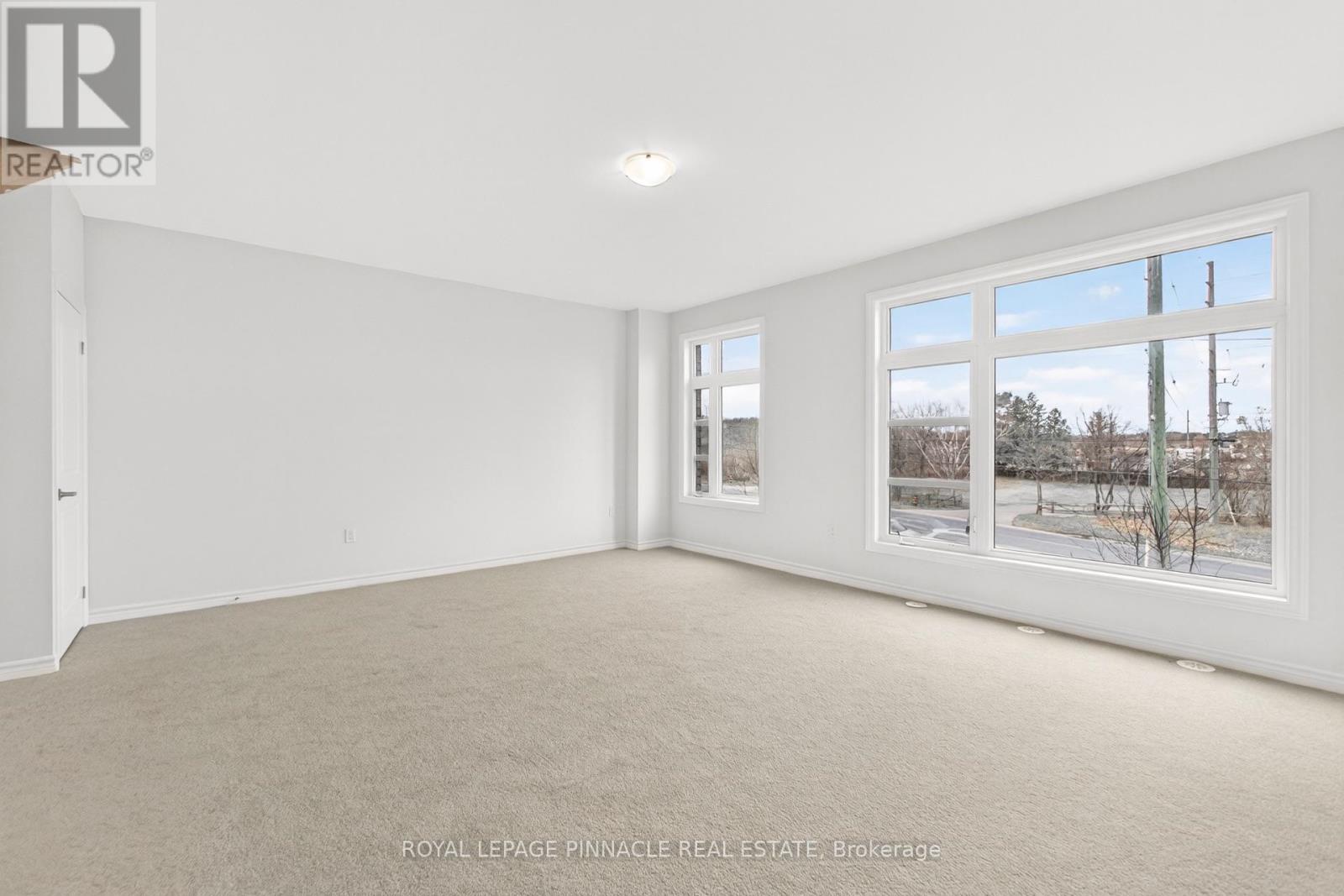 69 Inverary Crescent Property Photo 9