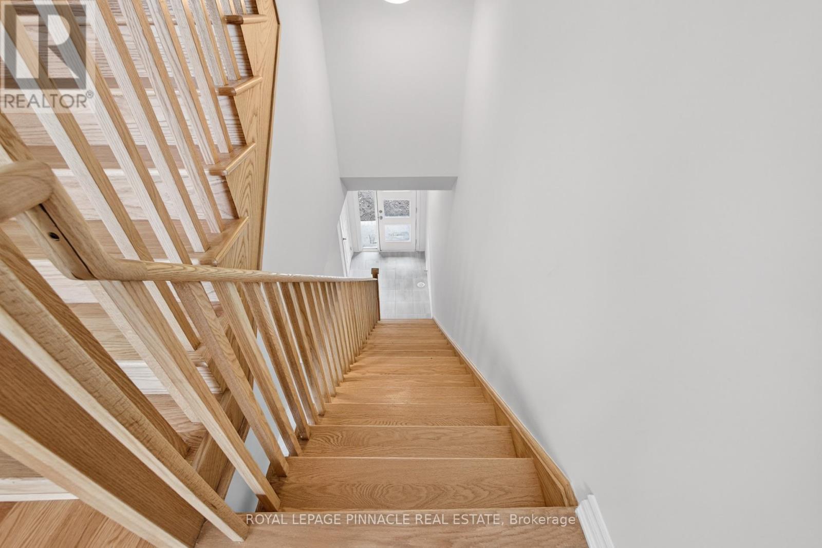 69 Inverary Crescent Property Photo 11
