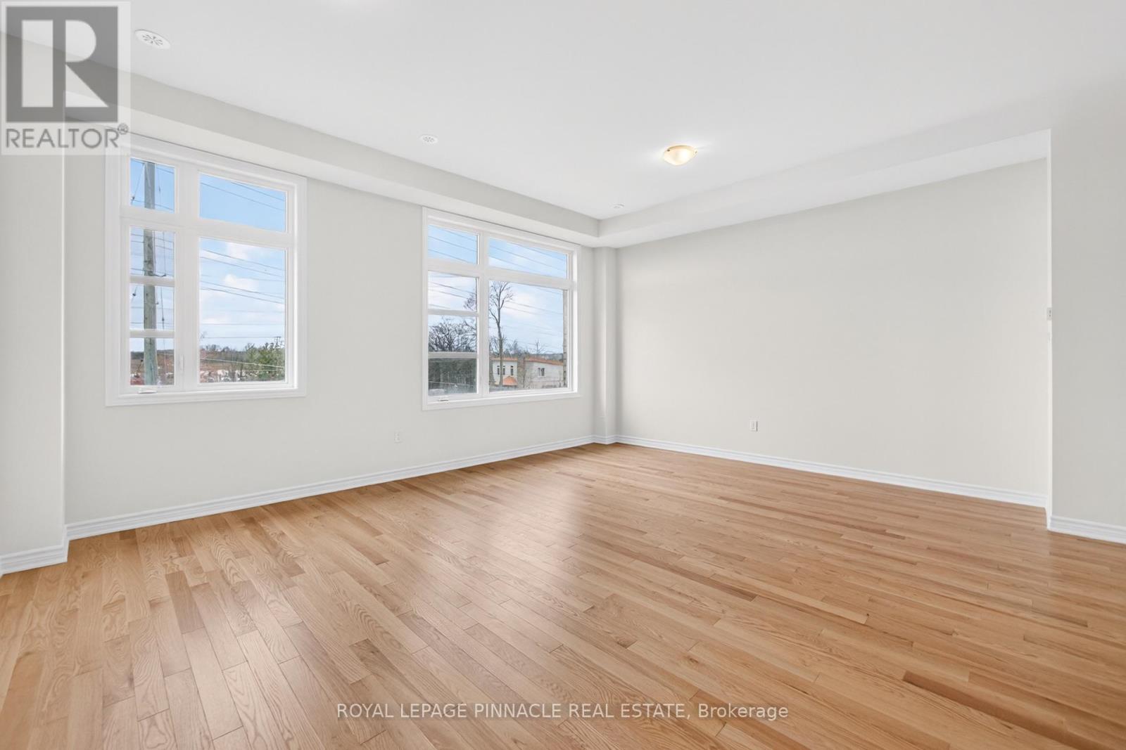 69 Inverary Crescent Property Photo 12