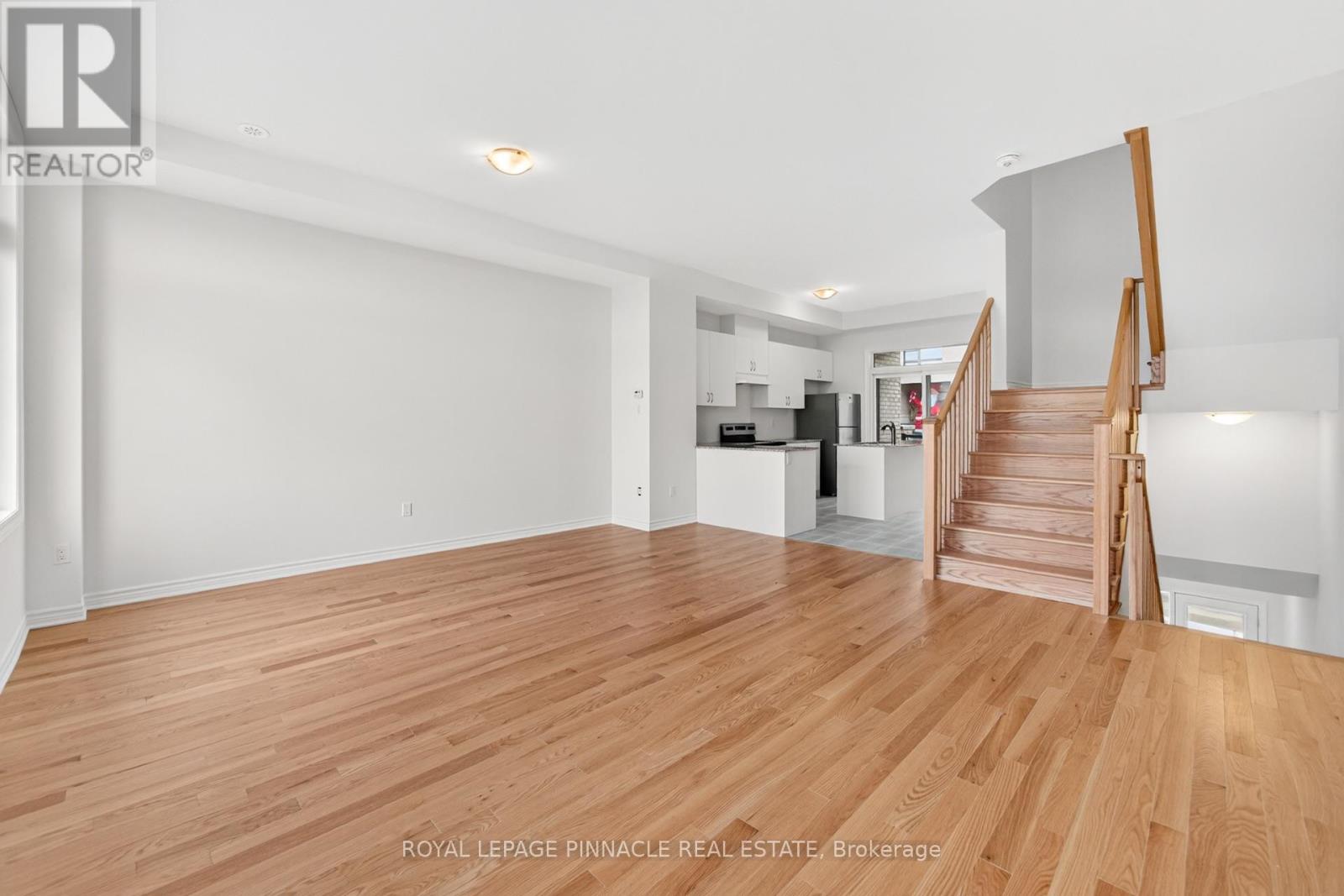 69 Inverary Crescent Property Photo 13