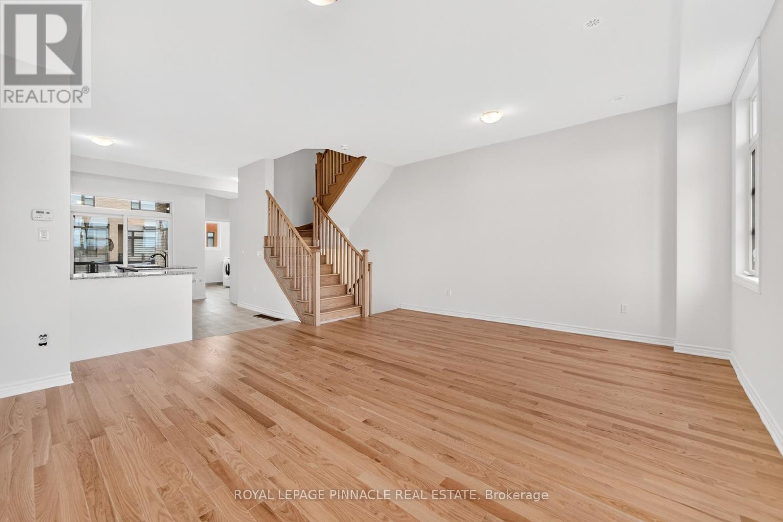 69 Inverary Crescent Property Photo 14