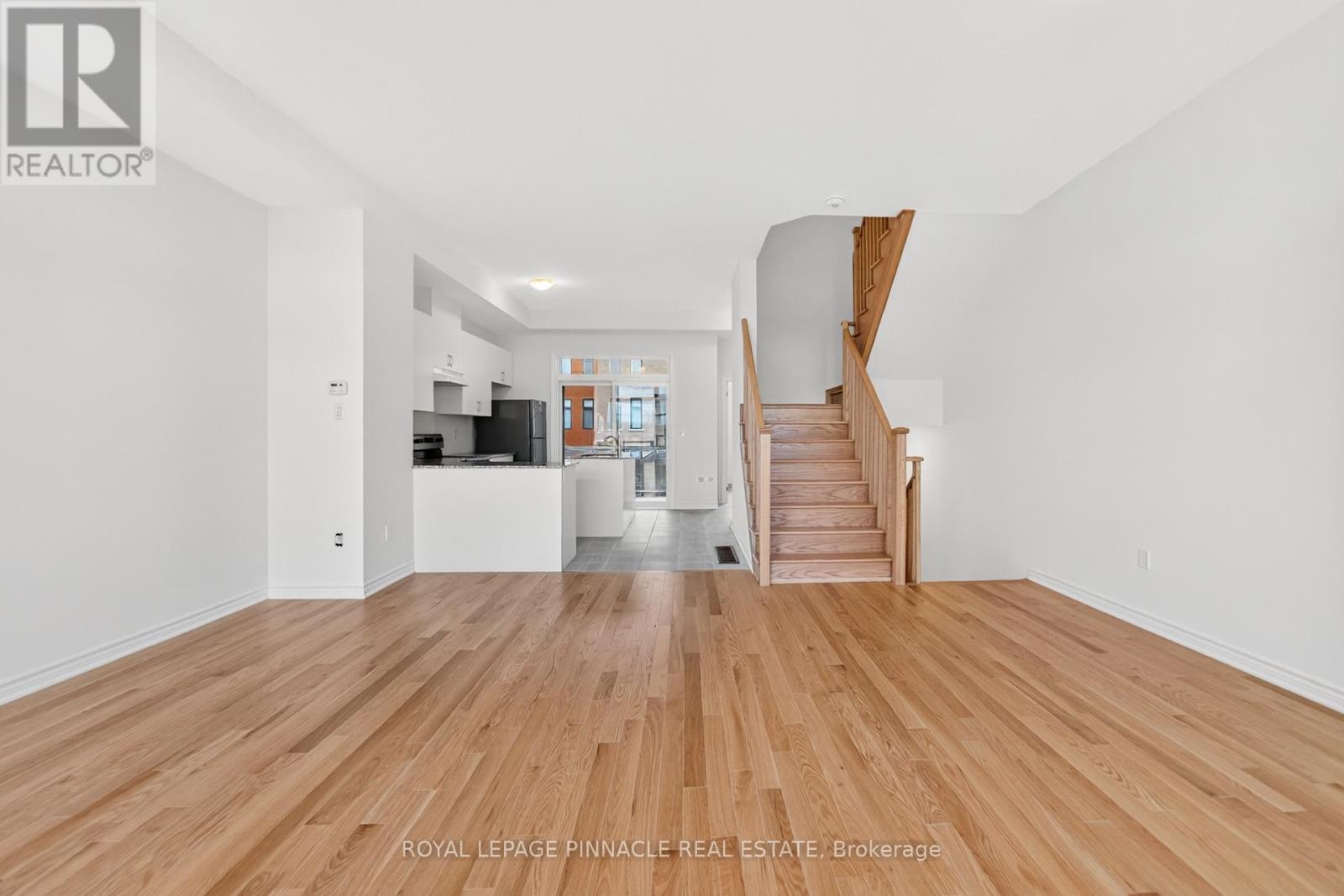 69 Inverary Crescent Property Photo 15