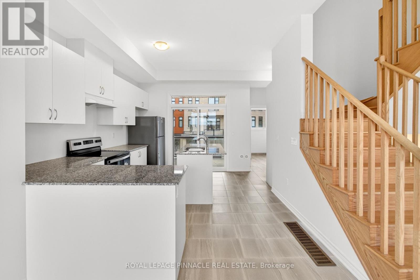 69 Inverary Crescent Property Photo 17