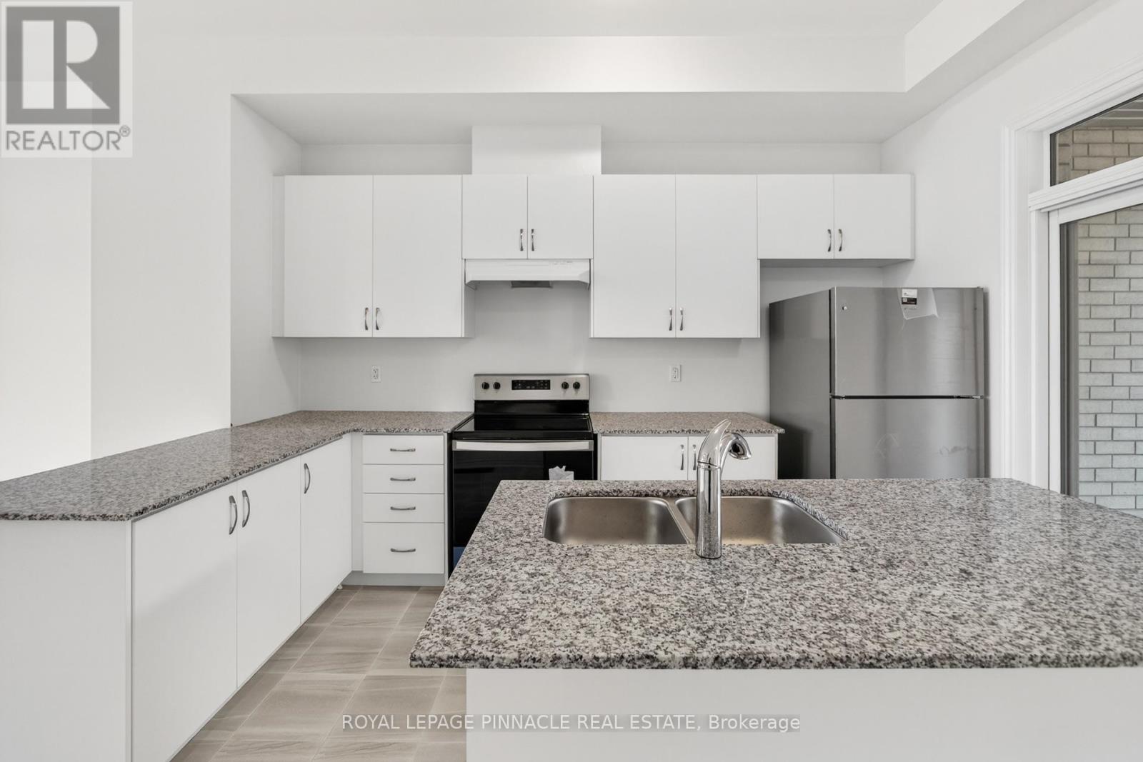 69 Inverary Crescent Property Photo 20