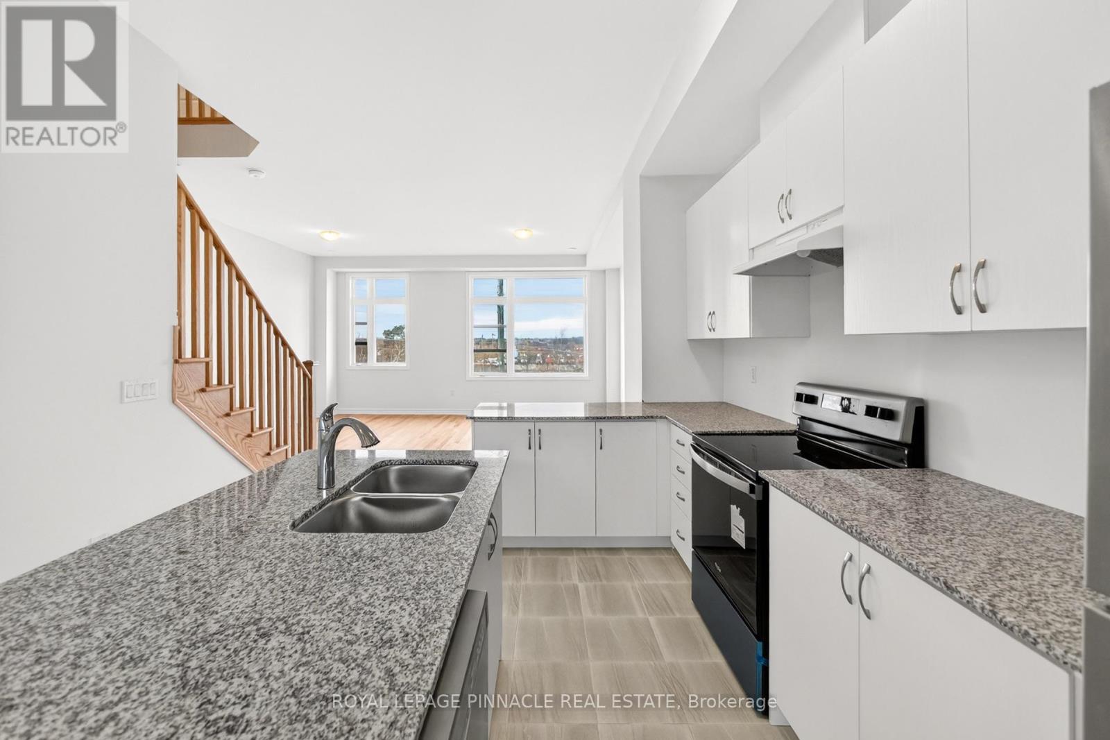 69 Inverary Crescent Property Photo 24