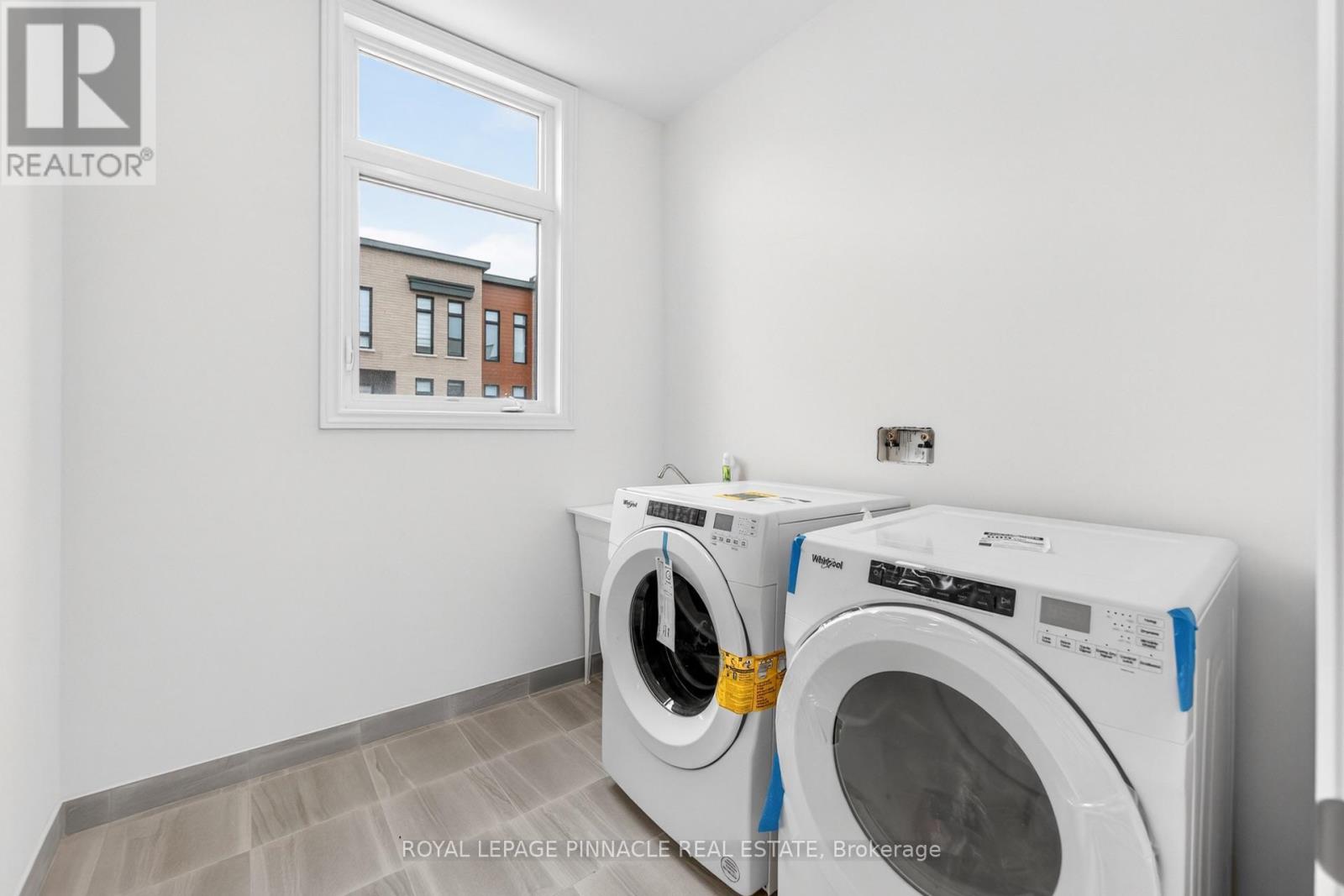 69 Inverary Crescent Property Photo 27