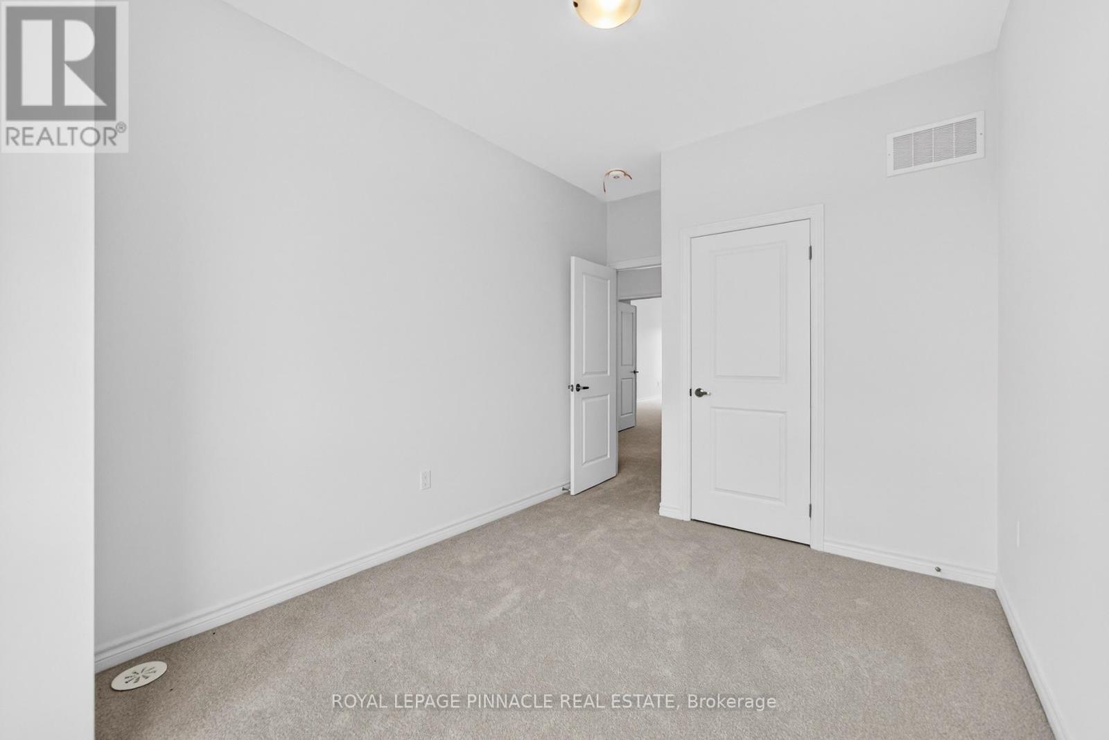 69 Inverary Crescent Property Photo 34