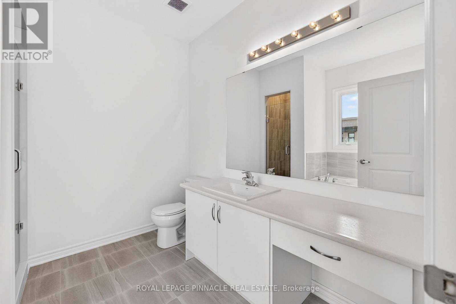 69 Inverary Crescent Property Photo 45