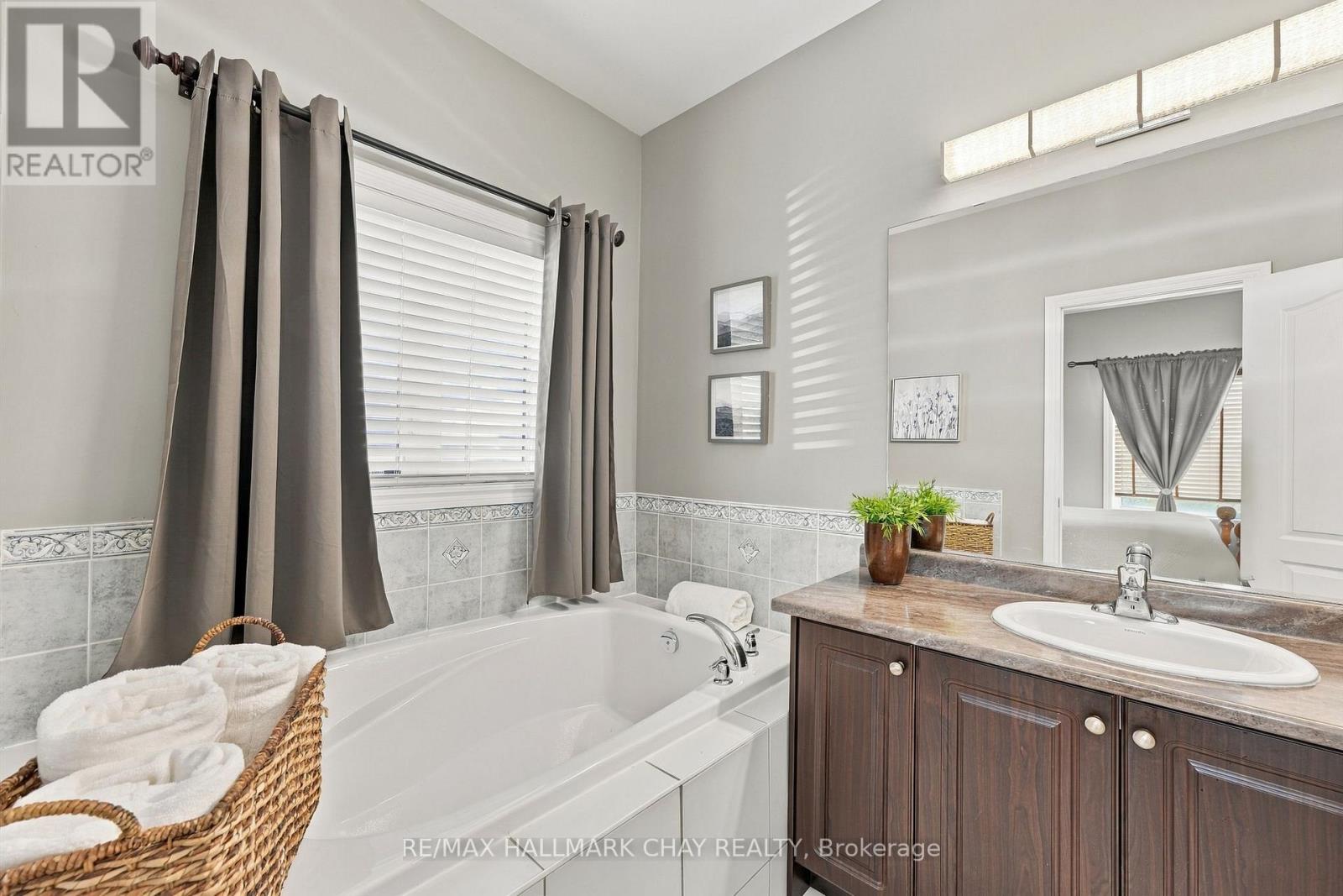 171 Gold Park Gate Property Photo 10
