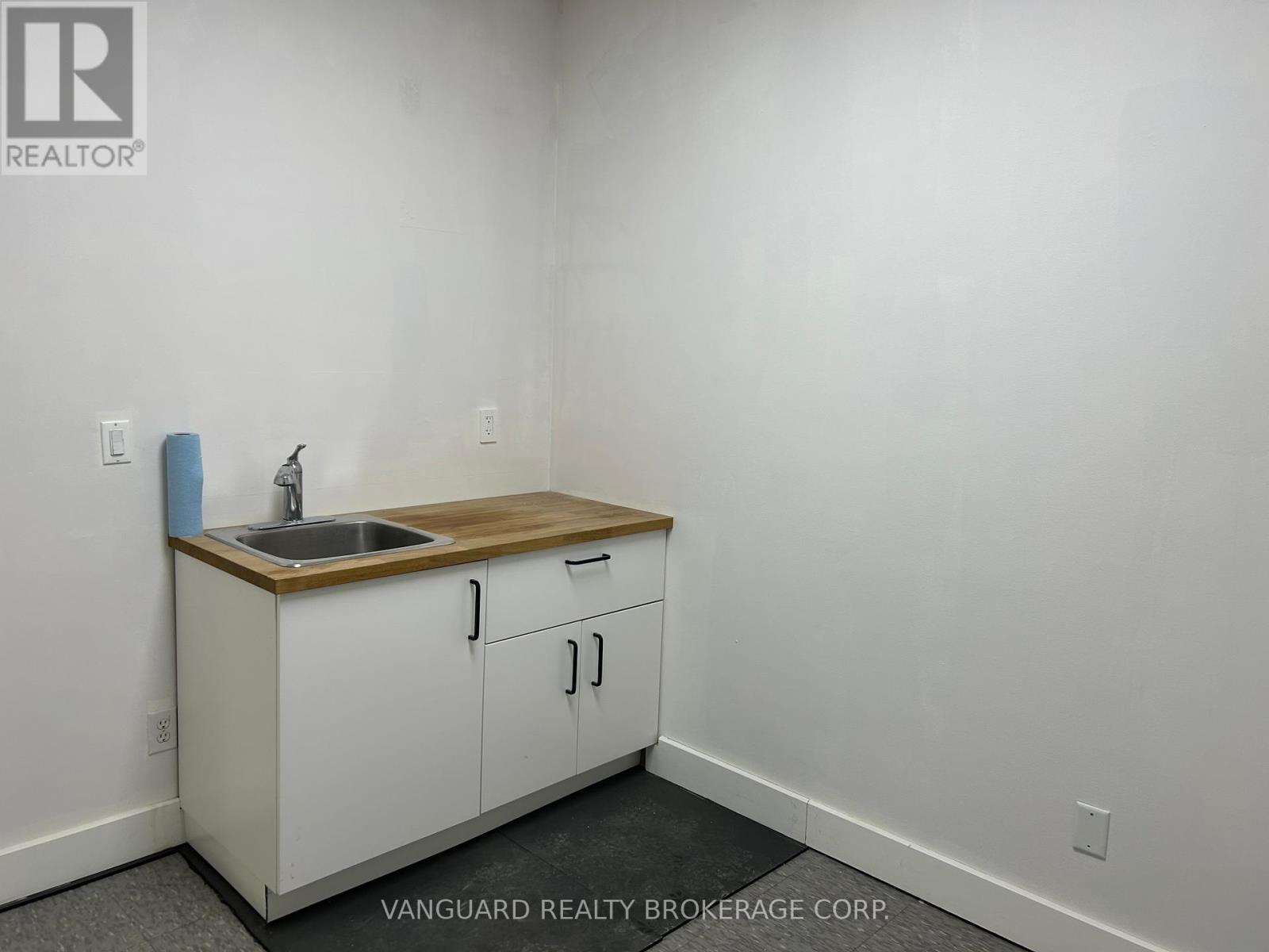 7 - 307 Edgeley Boulevard E Property Photo 5