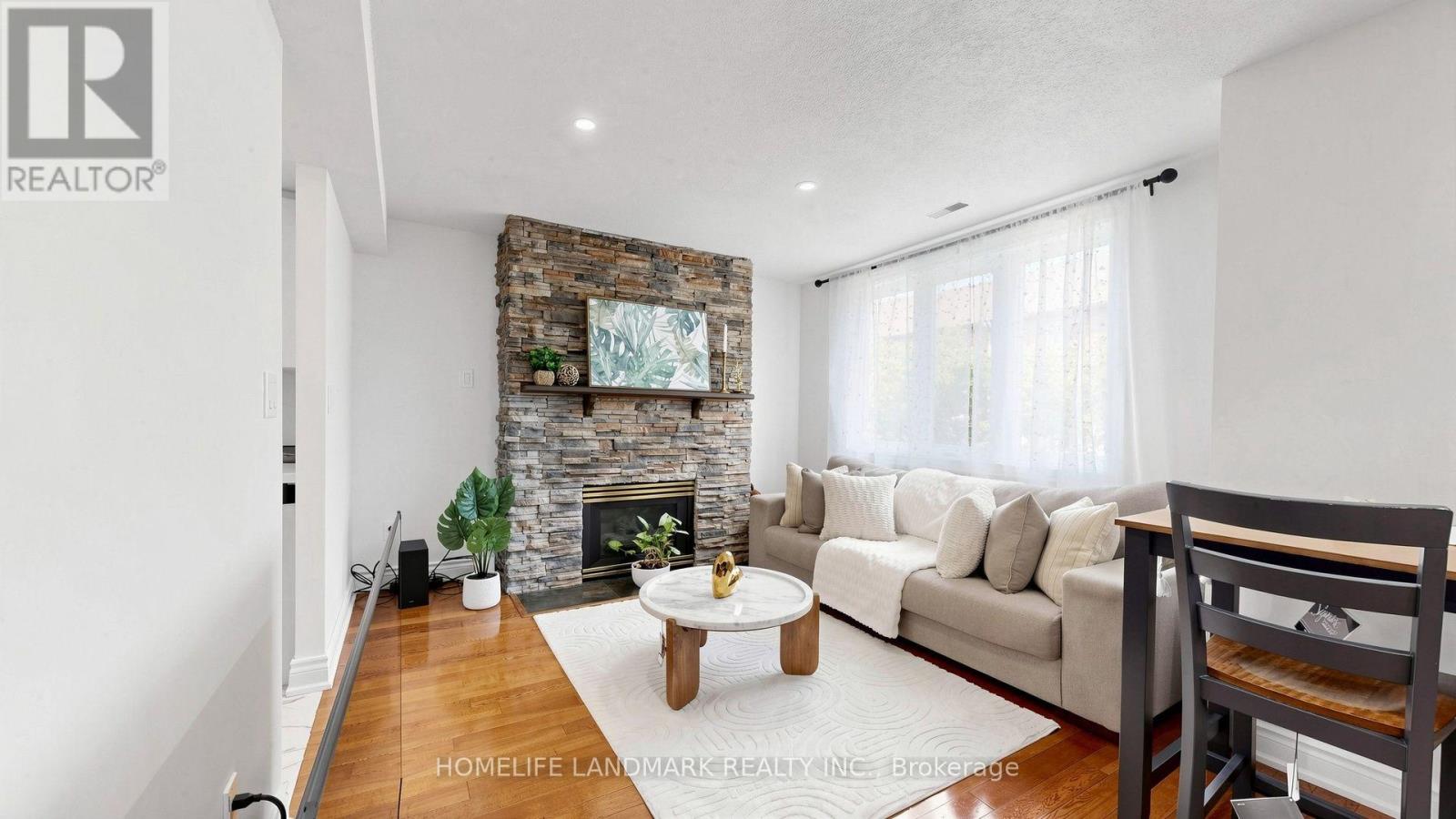 318 - 75 Weldrick Road E Property Photo 10