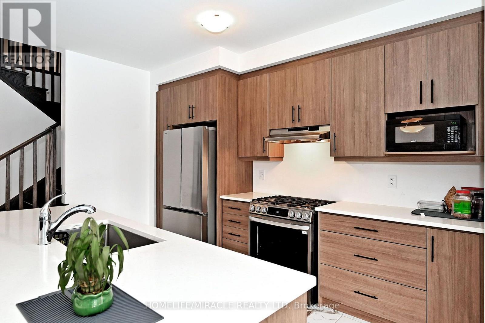 689 Mika Street Property Photo 12