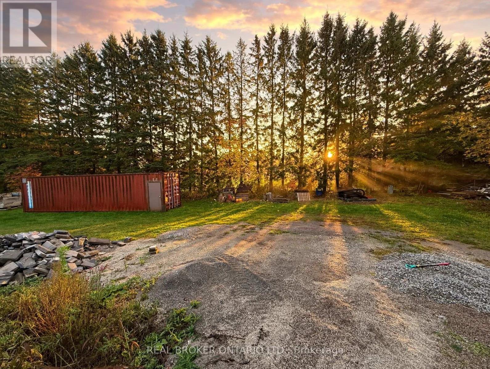 2955 16th Side Road Property Photo 11