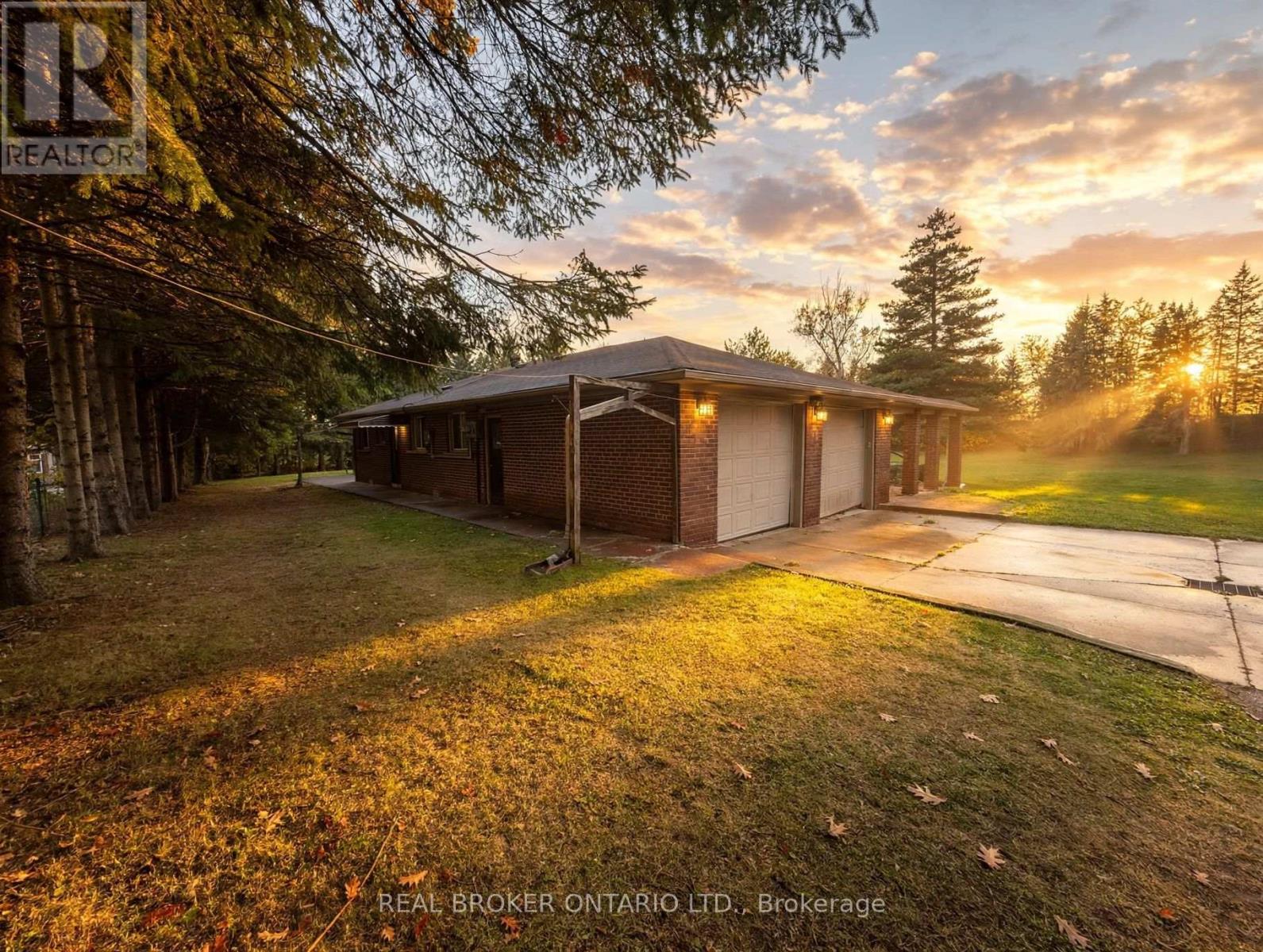2955 16th Side Road Property Photo 16