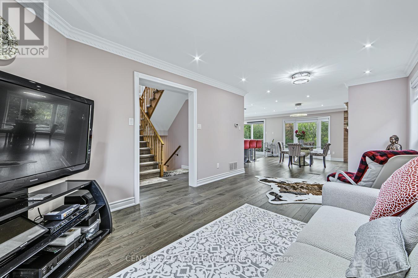 39 Chiswick Crescent Property Photo 6