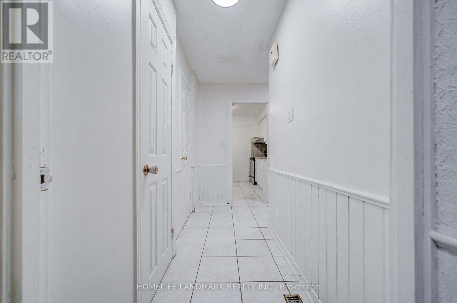 8 Fullerton Crescent Property Photo 4