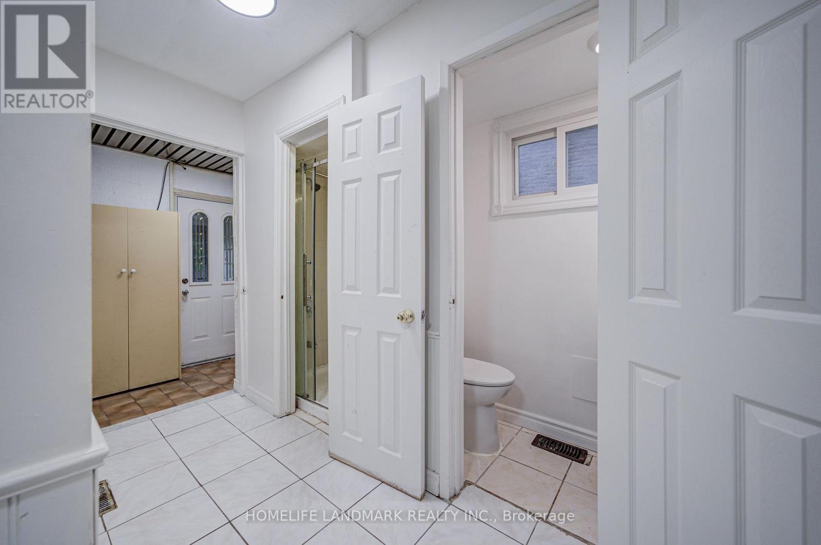 8 Fullerton Crescent Property Photo 5