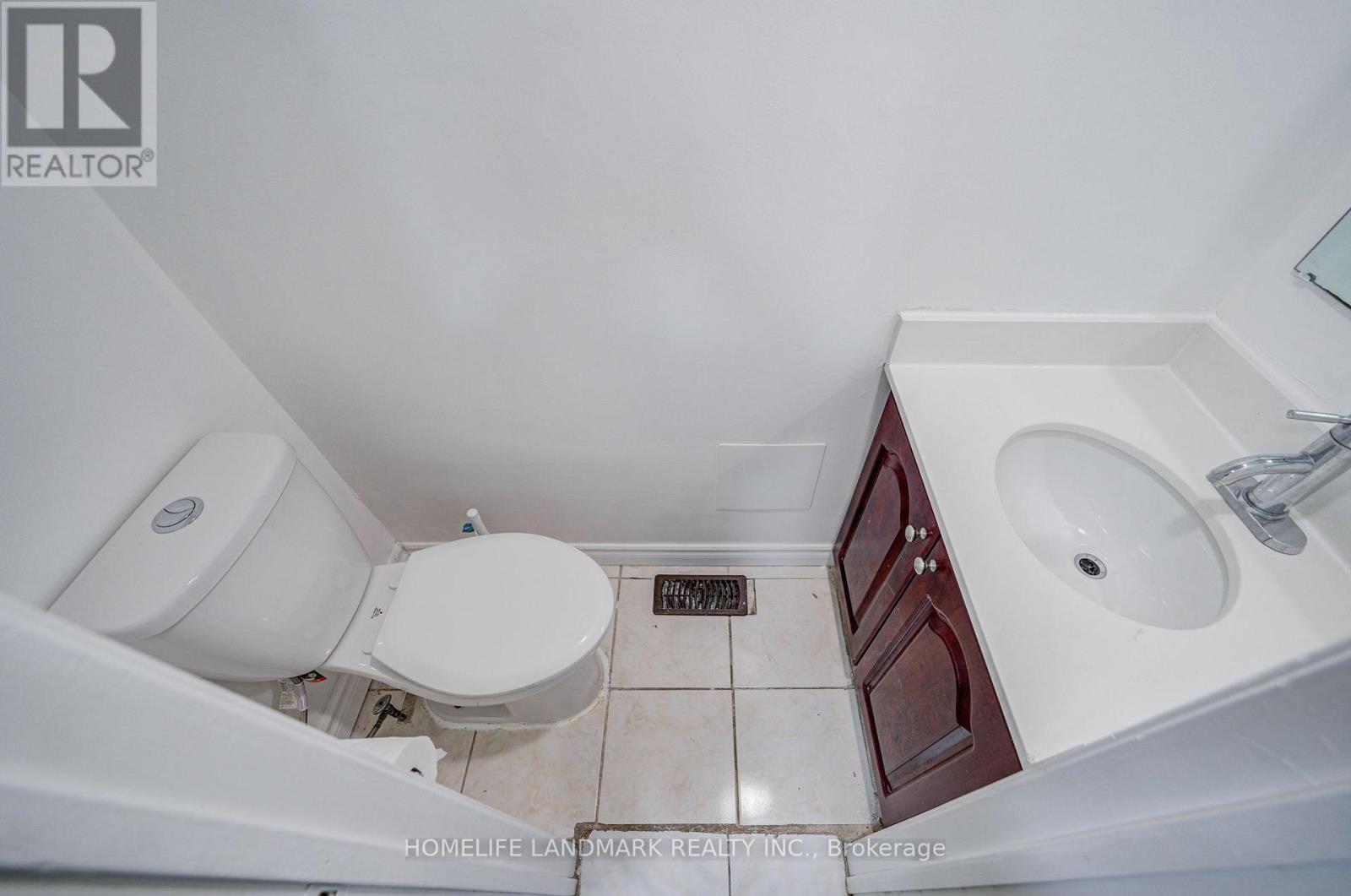 8 Fullerton Crescent Property Photo 6