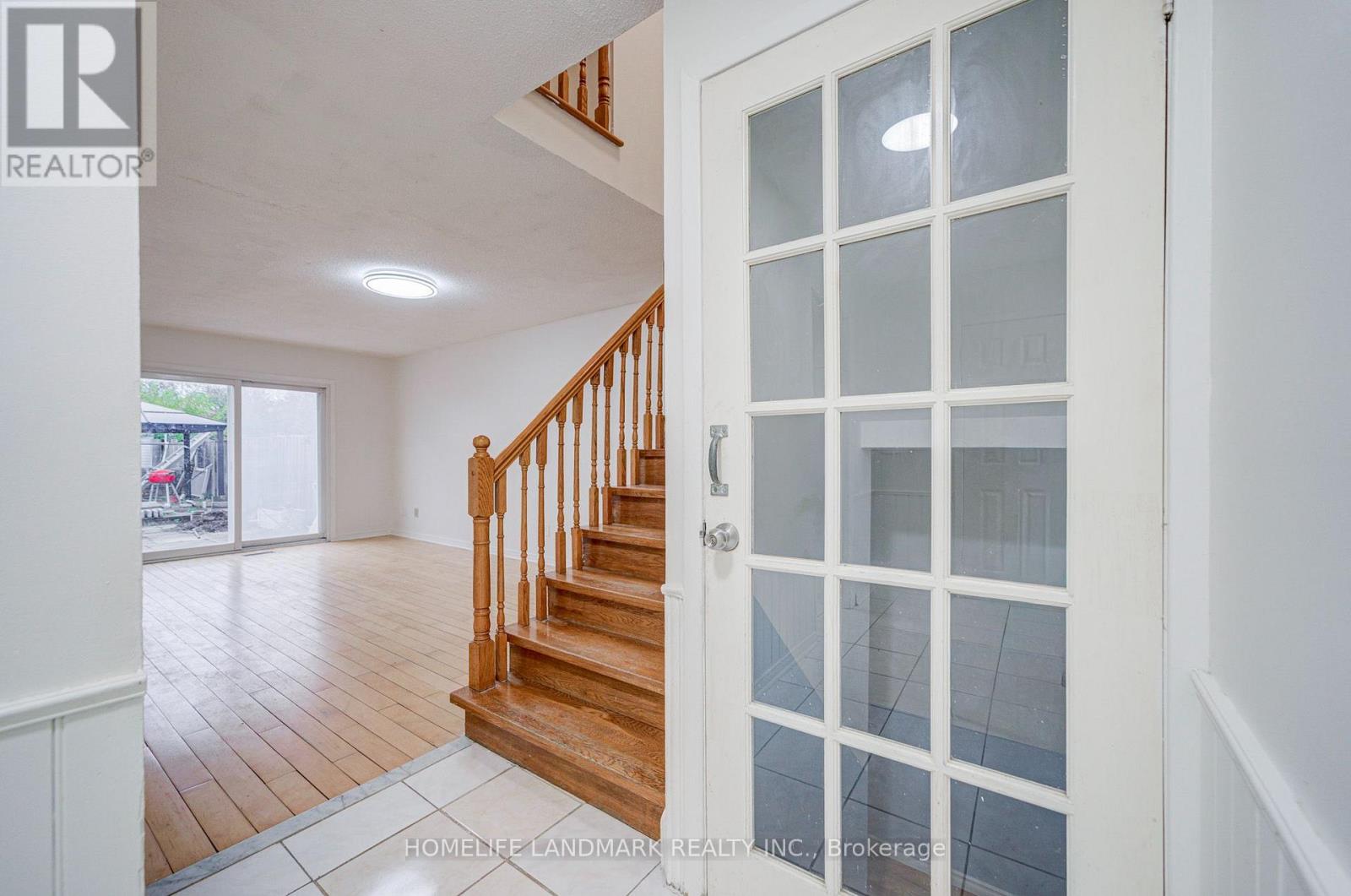 8 Fullerton Crescent Property Photo 7
