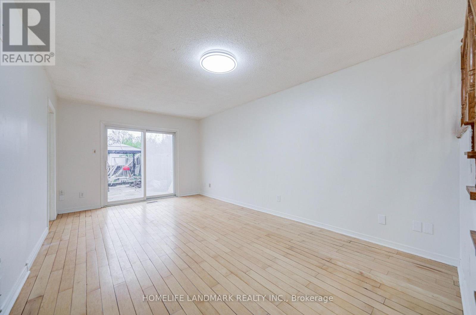 8 Fullerton Crescent Property Photo 8