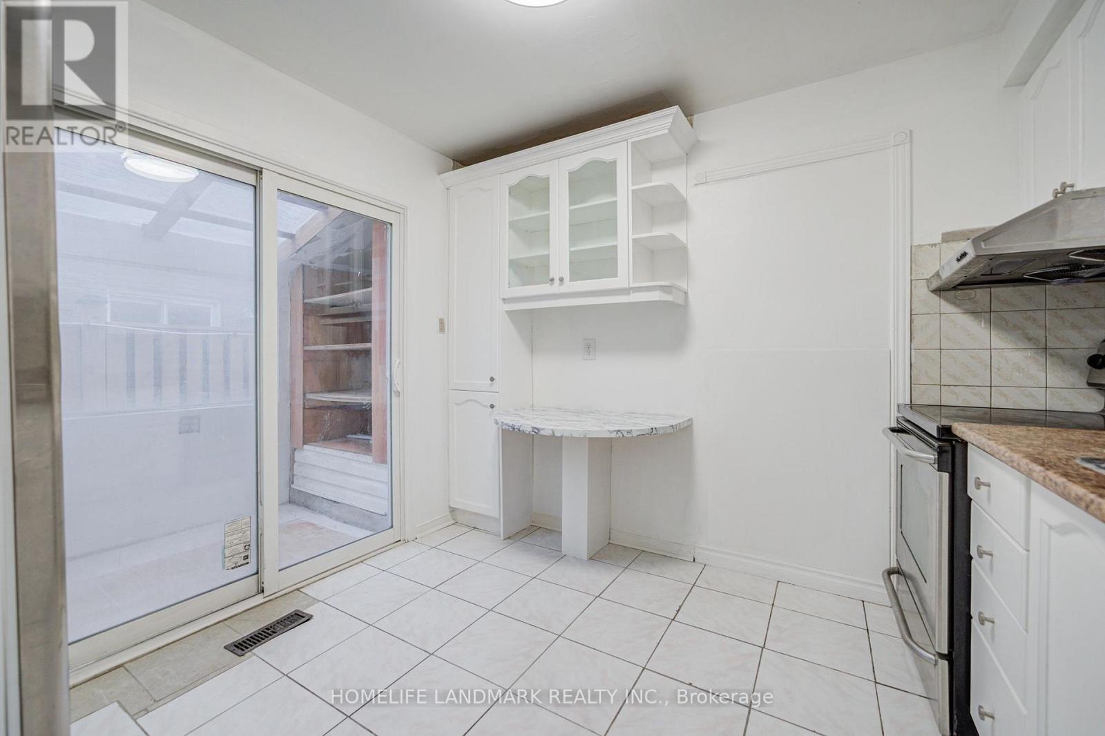 8 Fullerton Crescent Property Photo 15