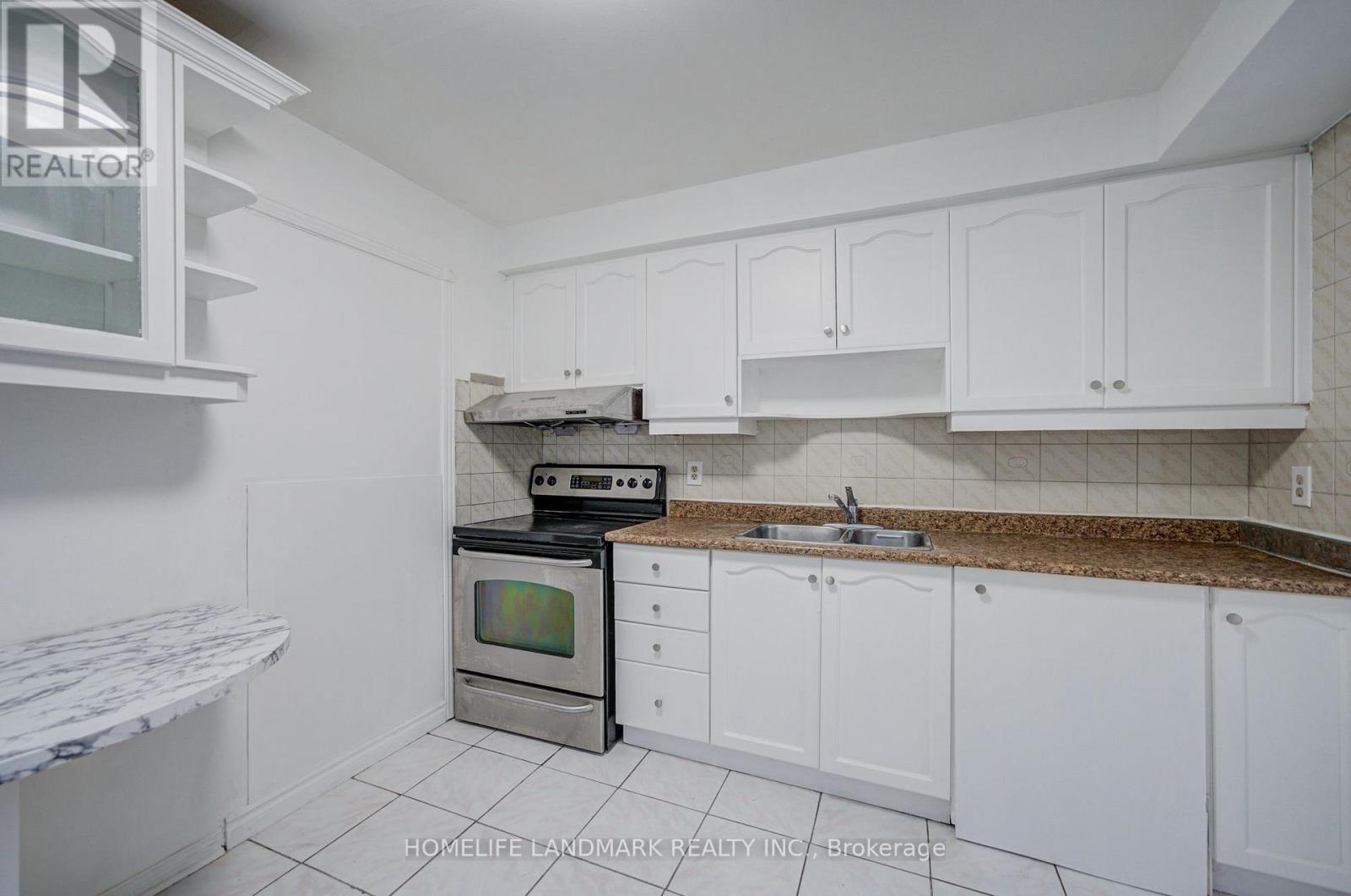 8 Fullerton Crescent Property Photo 16