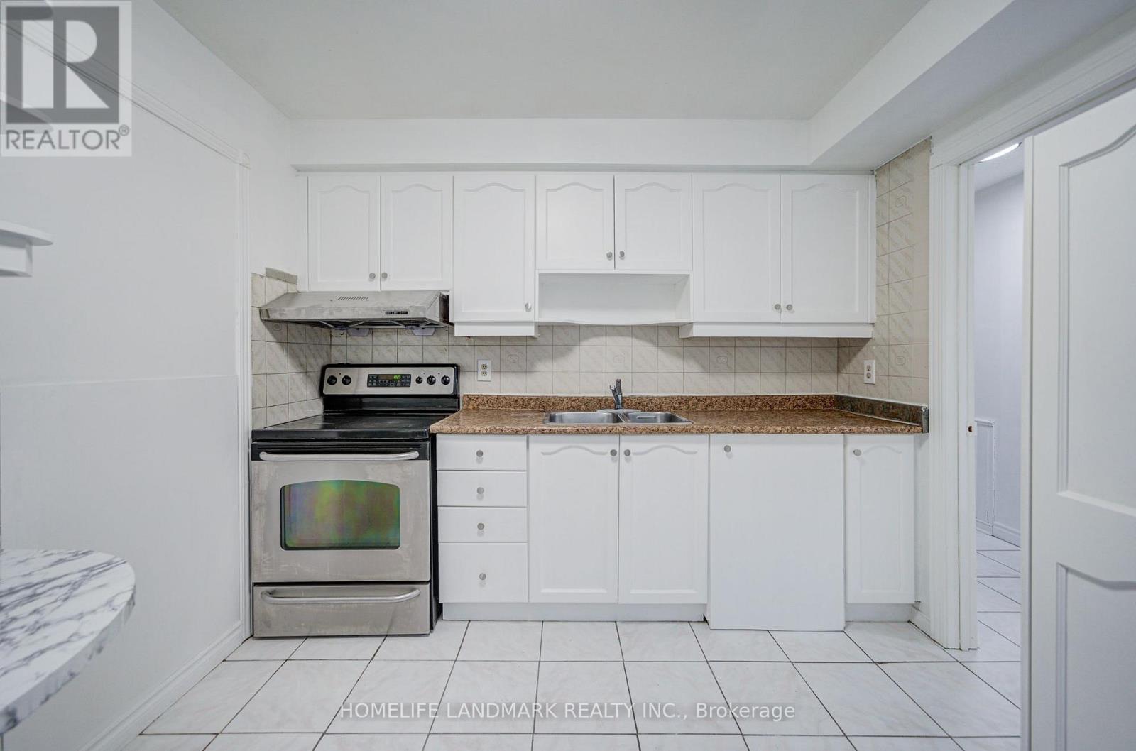 8 Fullerton Crescent Property Photo 17