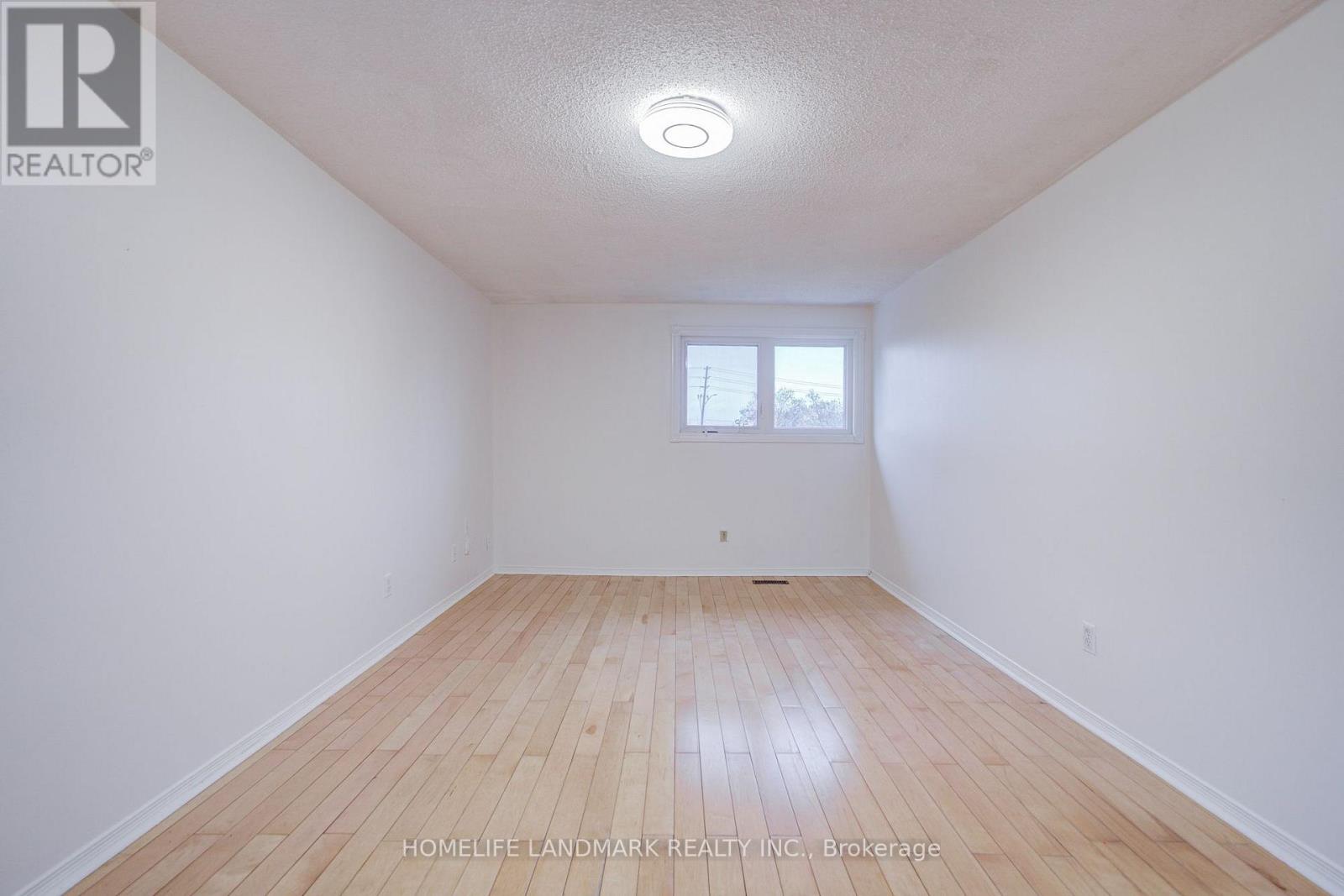 8 Fullerton Crescent Property Photo 23