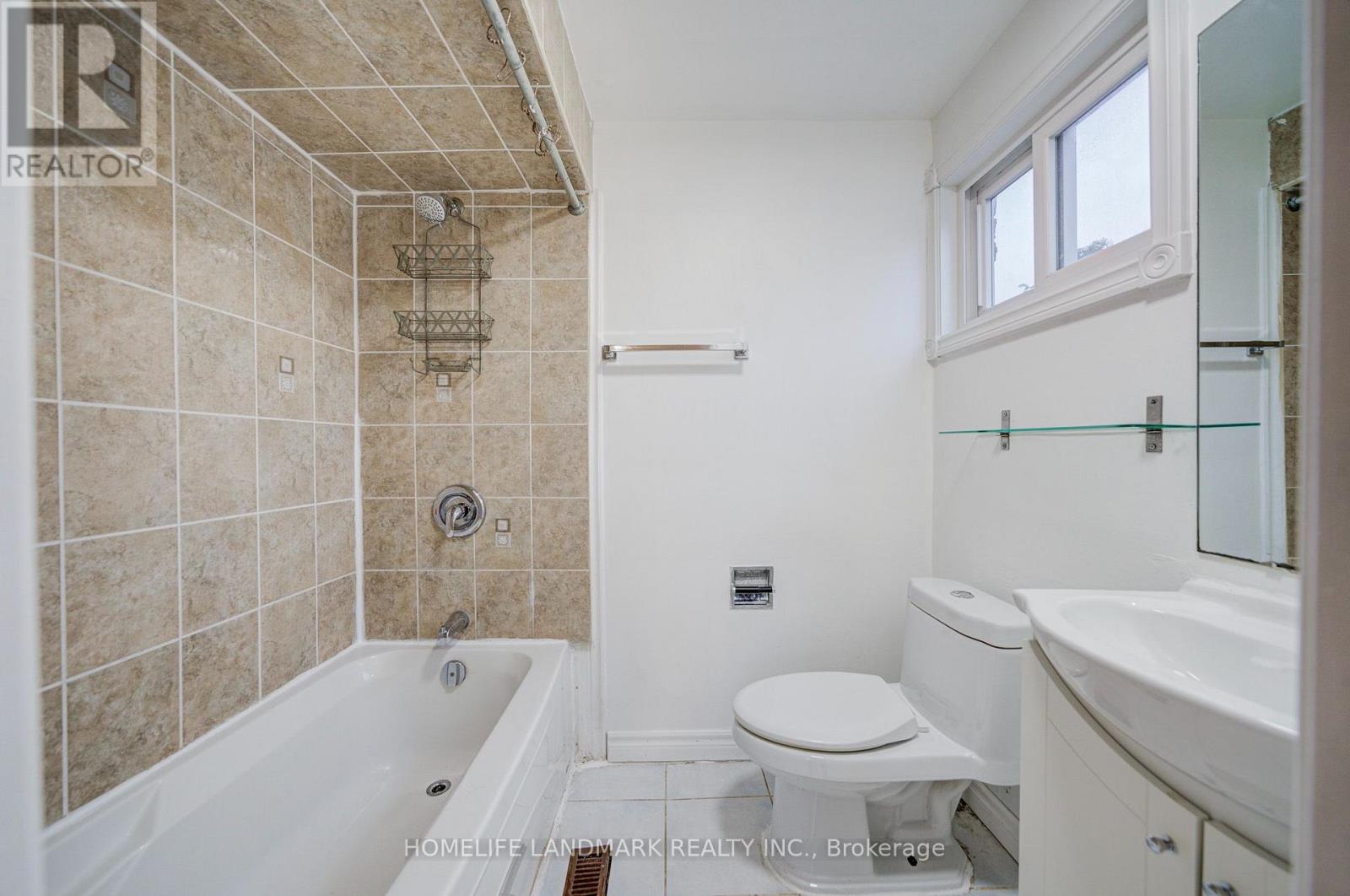 8 Fullerton Crescent Property Photo 25