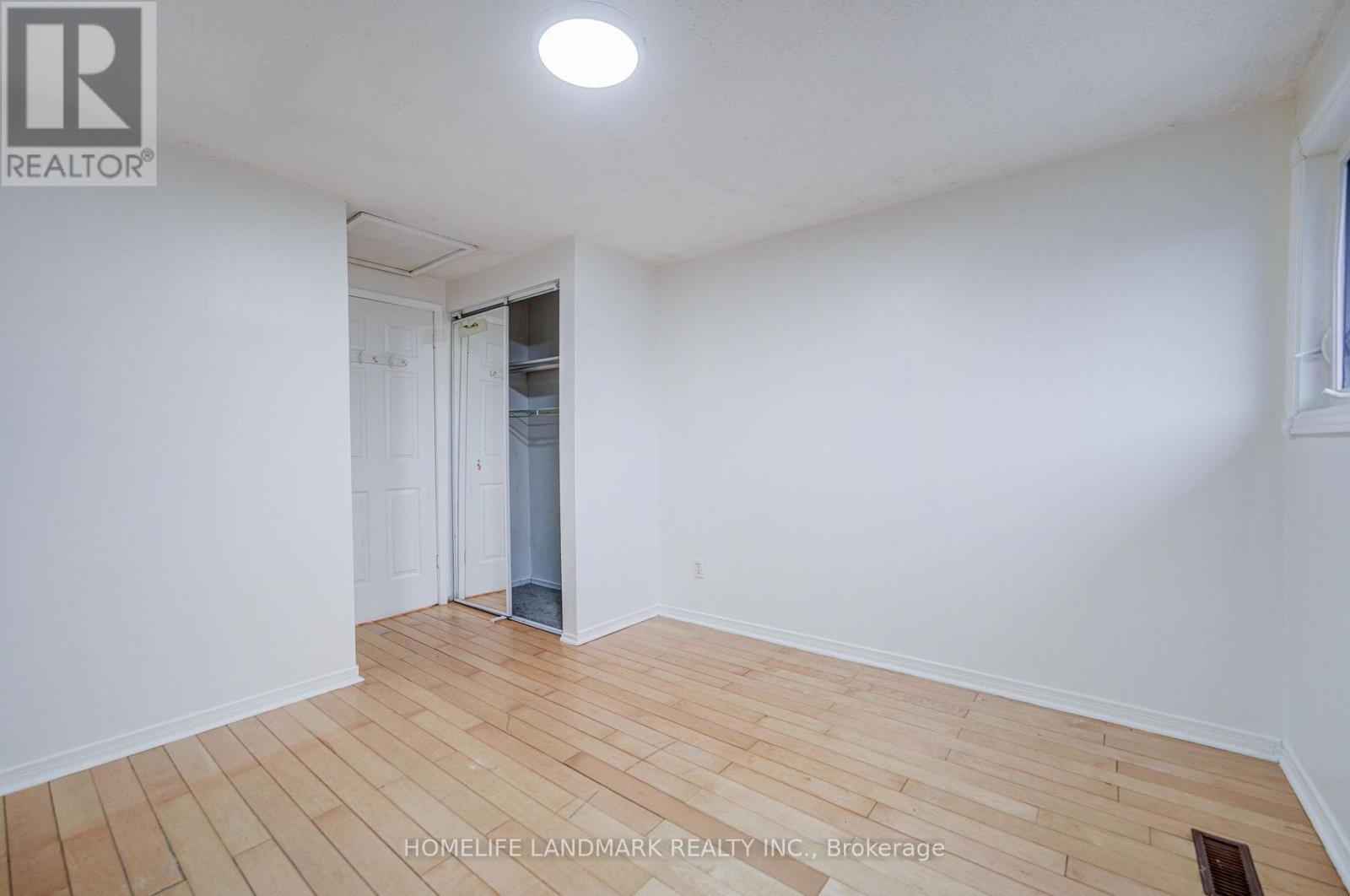 8 Fullerton Crescent Property Photo 28