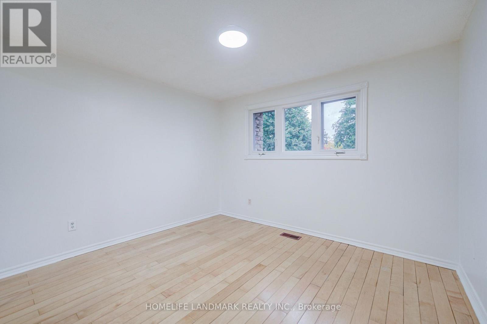 8 Fullerton Crescent Property Photo 35